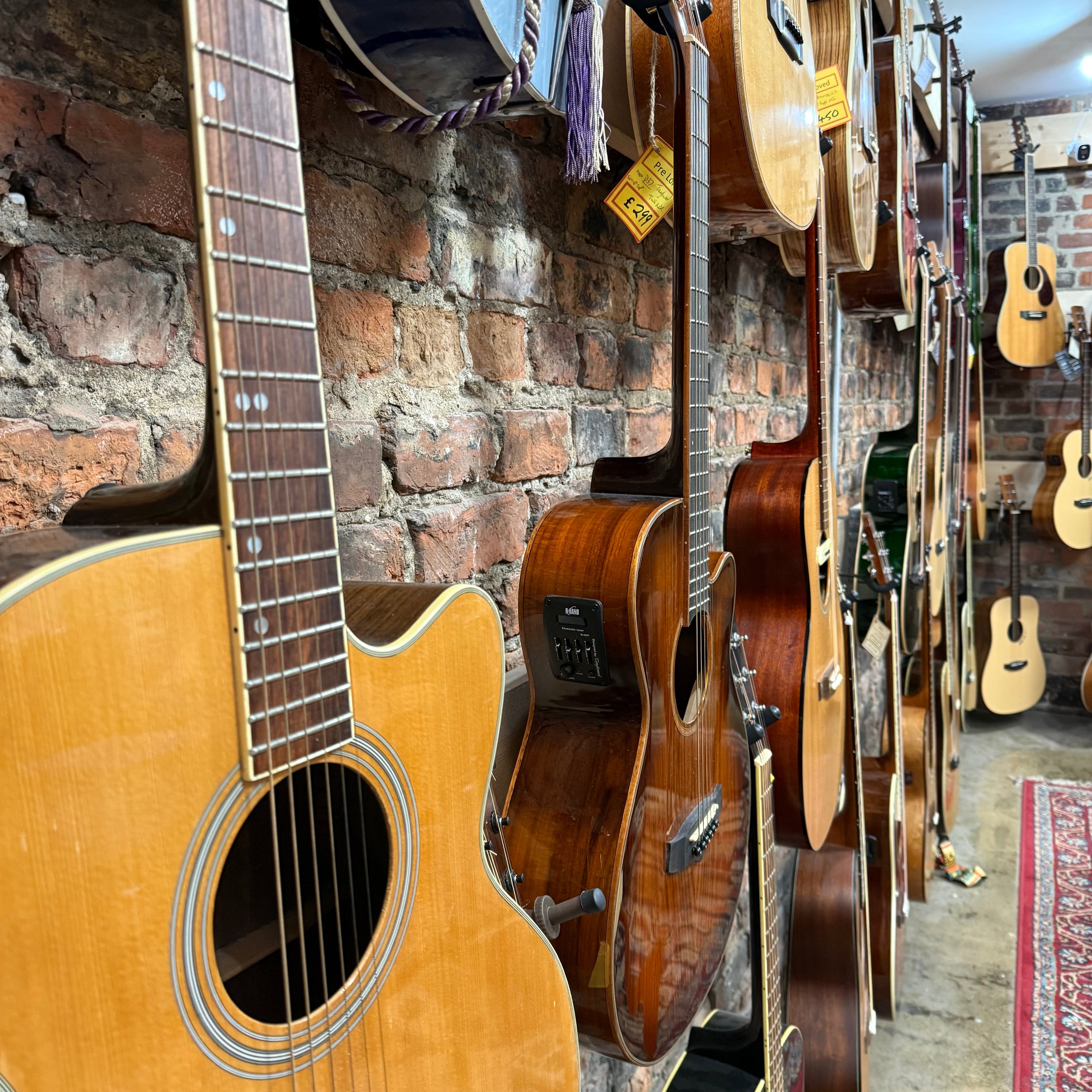 Acoustic Guitars Pre-Loved