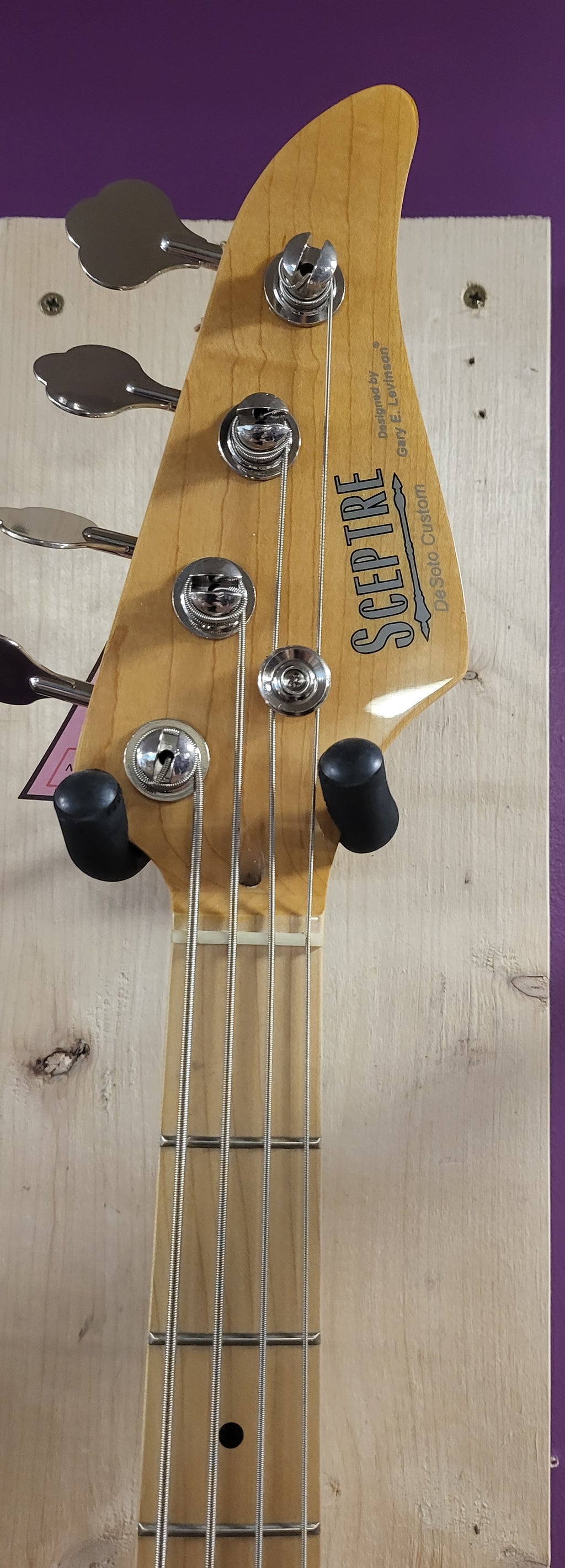 Sceptre SD2 OB-M Desoto Deluxe See Through Red