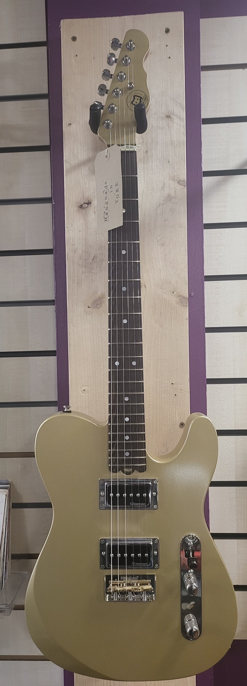 Black Cat Guitar 'Gold'