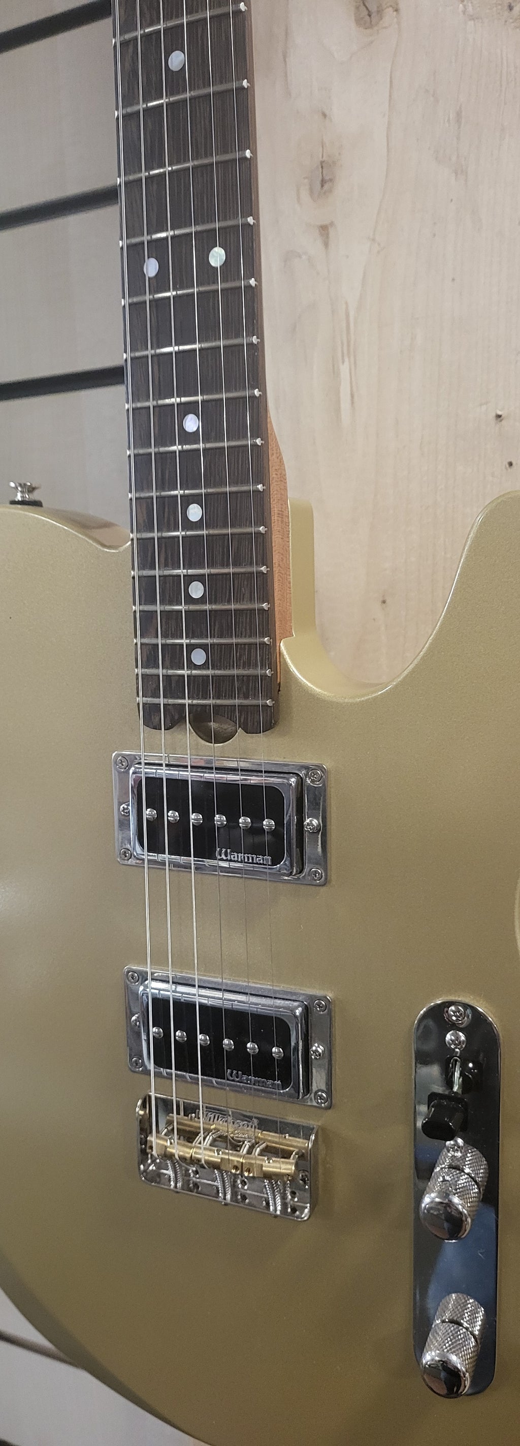 Black Cat Guitar 'Gold'