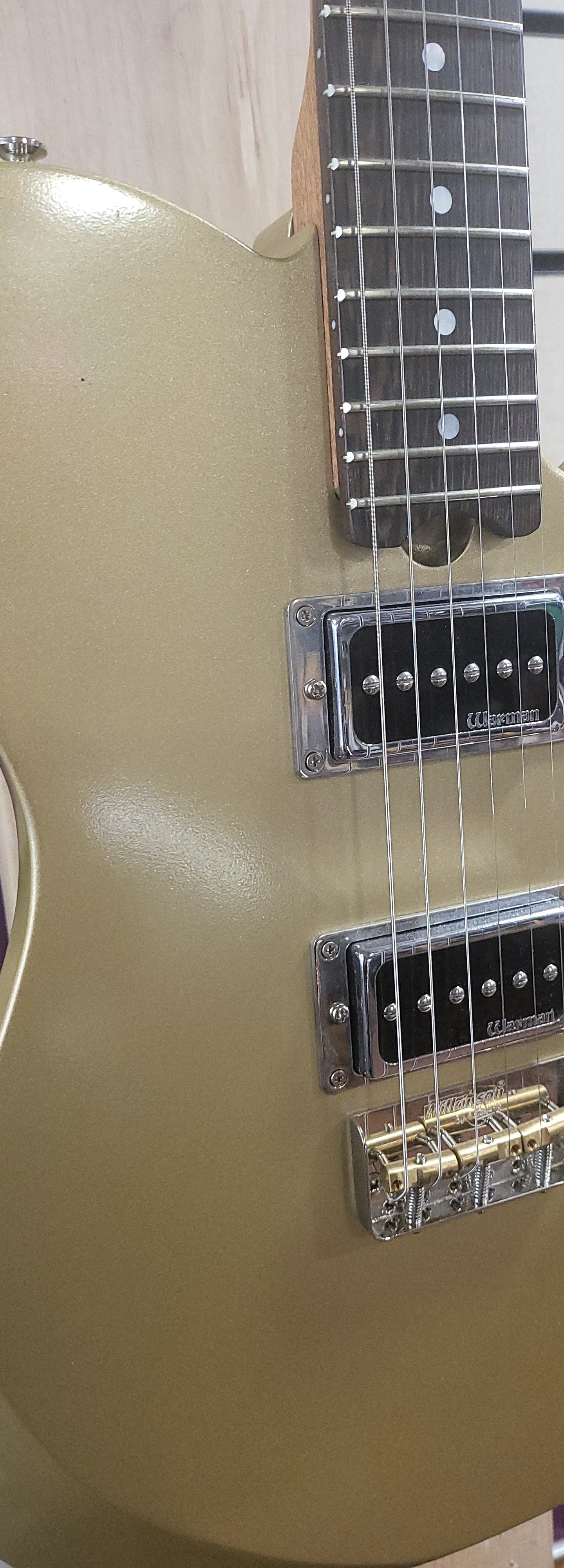 Black Cat Guitar 'Gold'