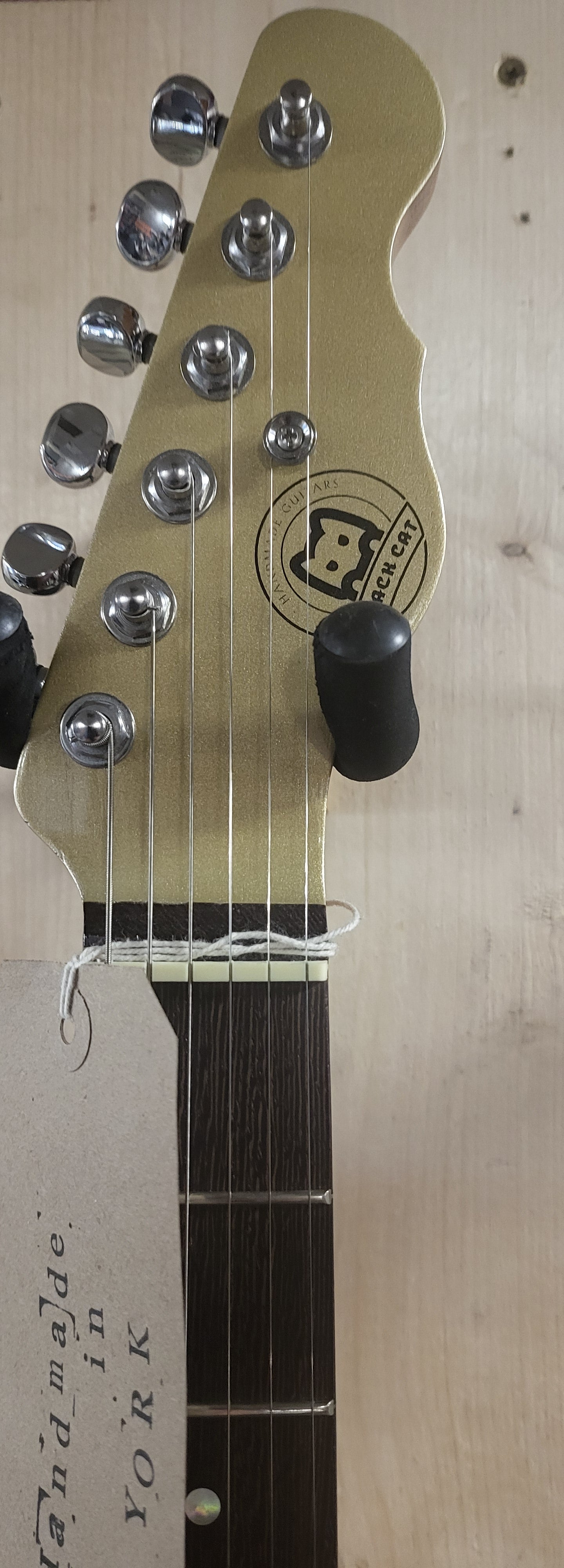 Black Cat Guitar 'Gold'