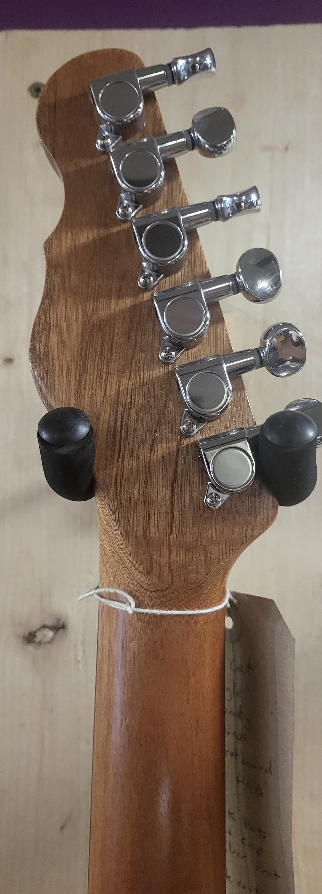 Black Cat Guitar 'Gold'