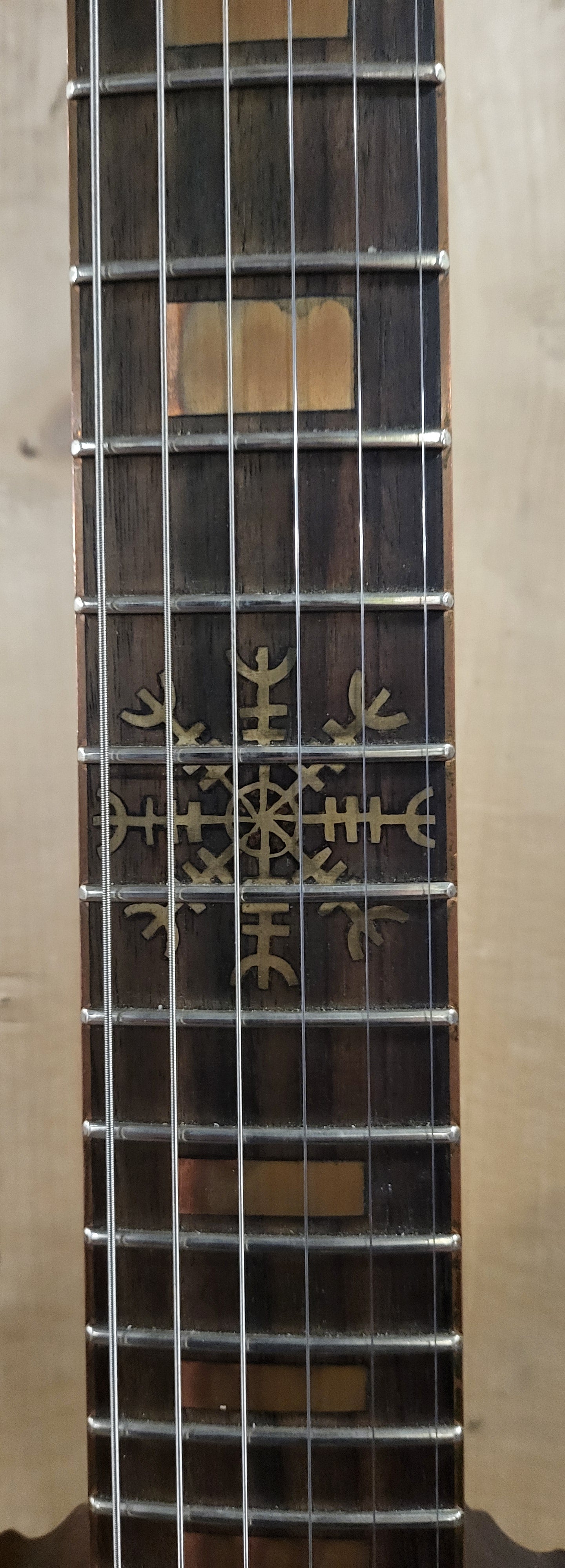 4th Avenue Guitars Yggdrasil.