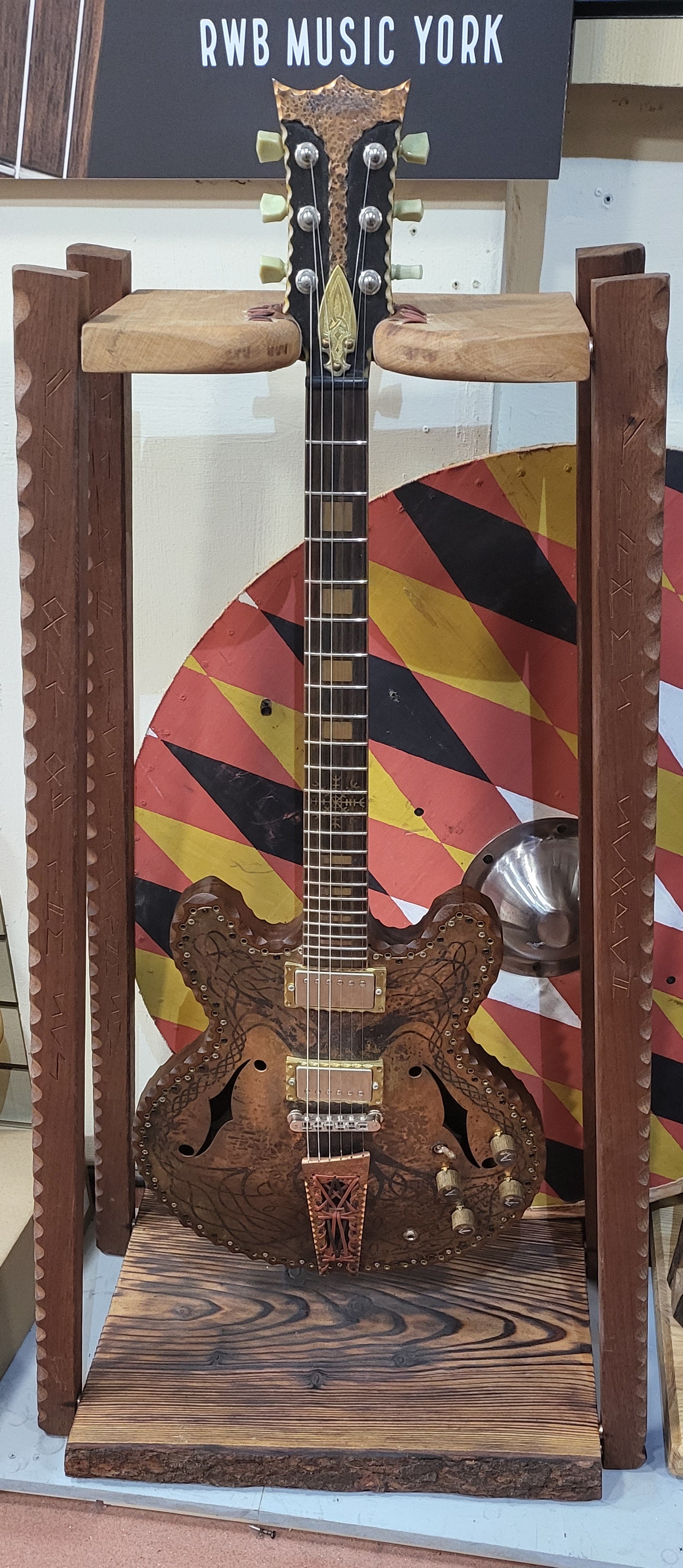 4th Avenue Guitars Yggdrasil.