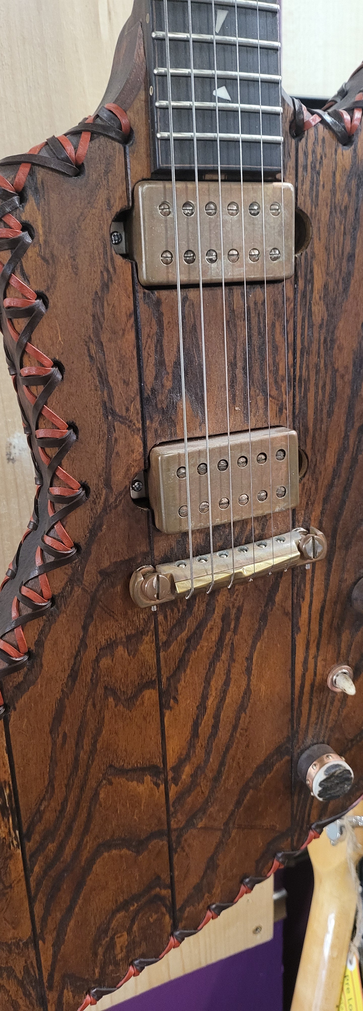 4th Avenue Guitars Svalinn.