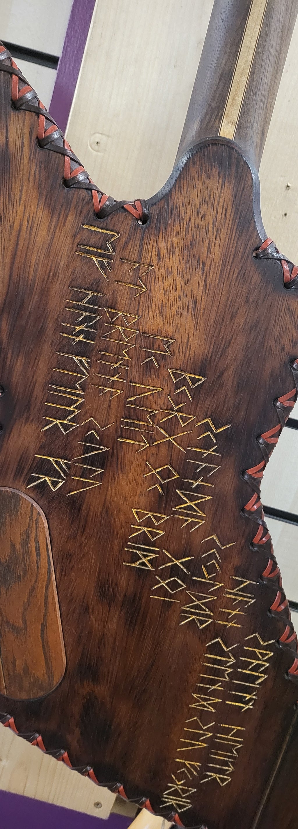 4th Avenue Guitars Svalinn.