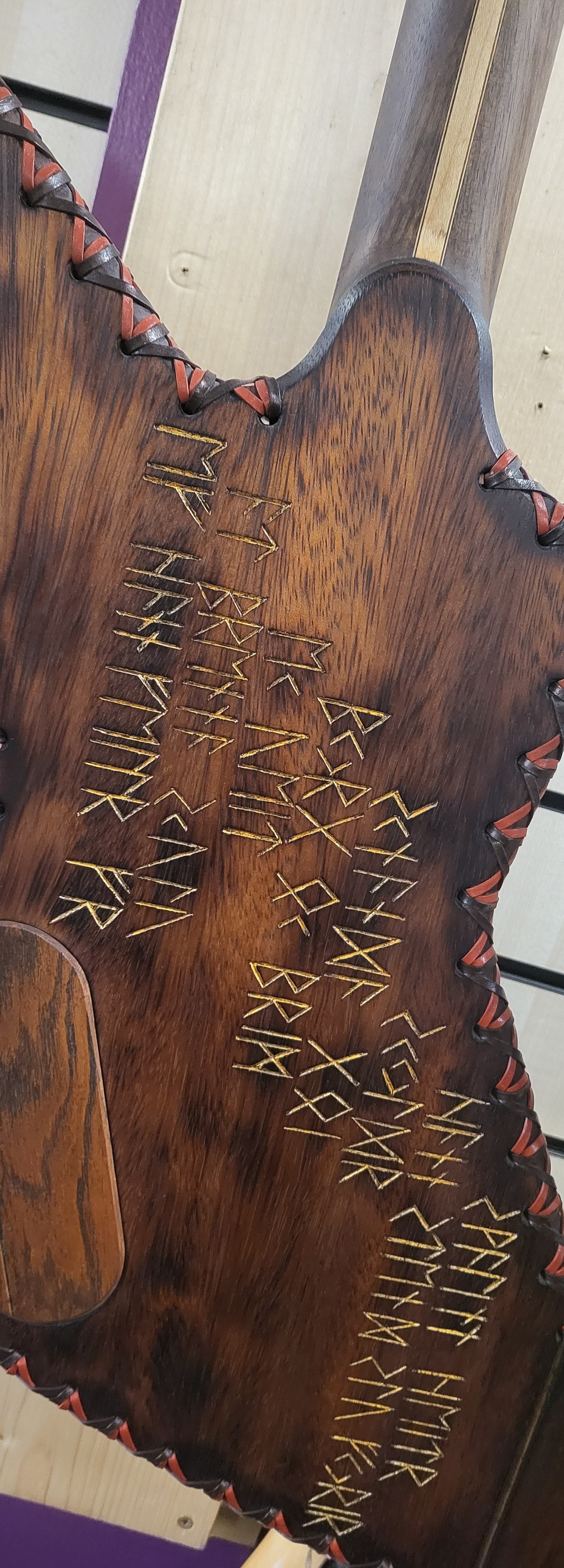 4th Avenue Guitars Svalinn.