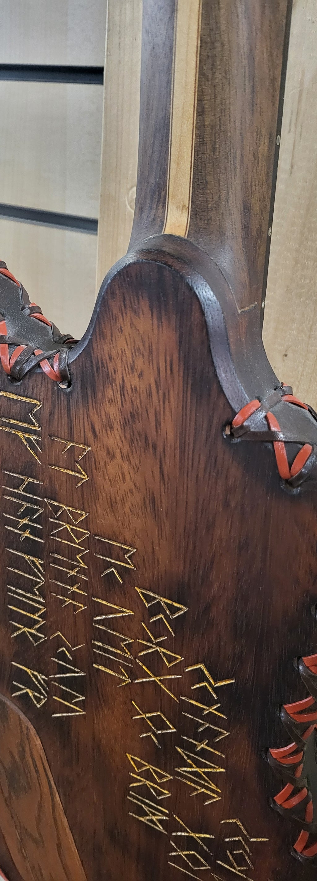 4th Avenue Guitars Svalinn.