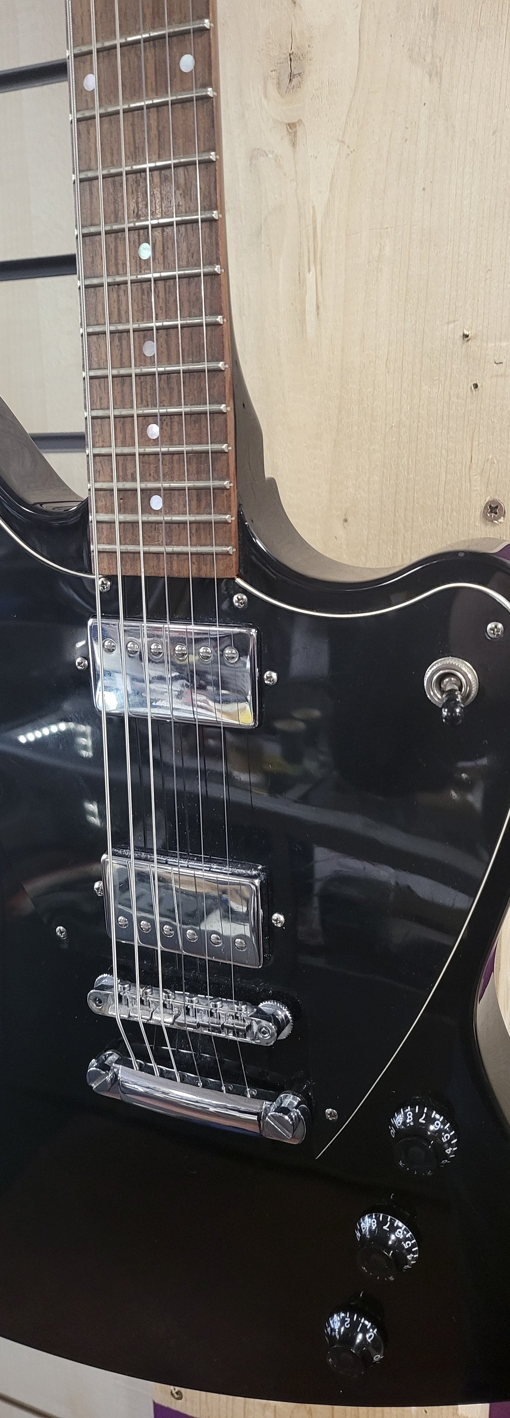 Pre loved Fret King FKV75 Black