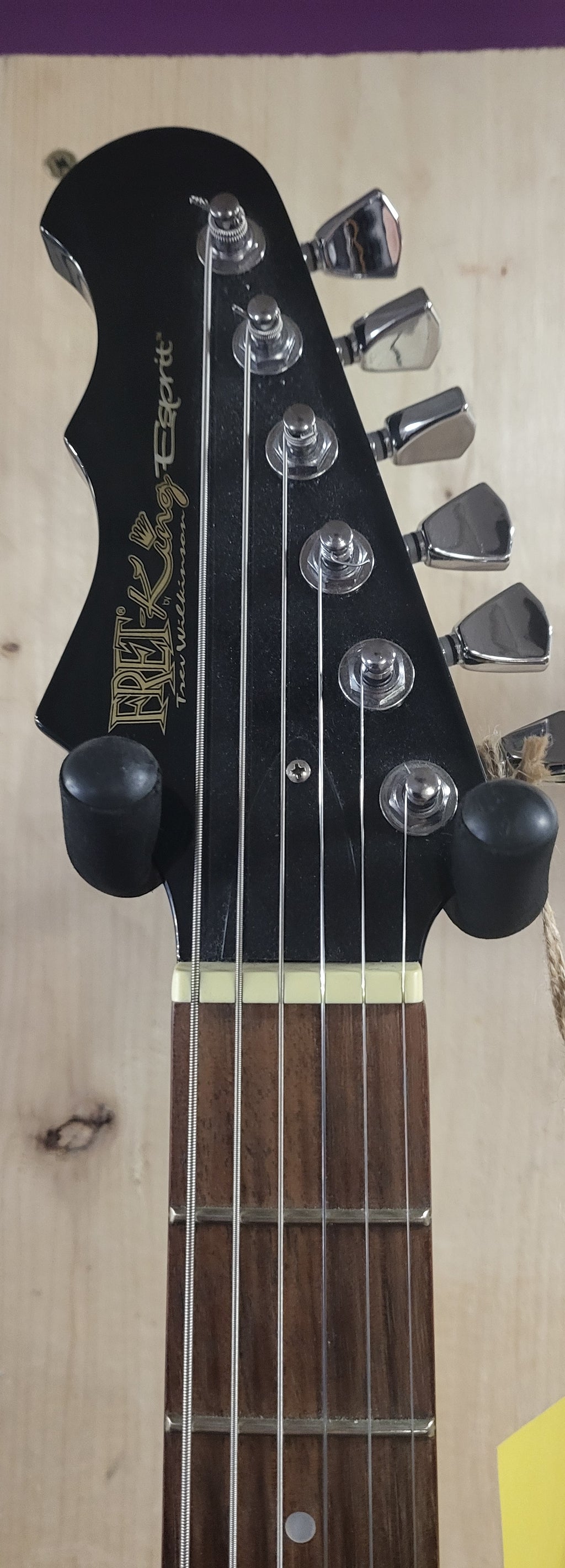 Pre loved Fret King FKV75 Black