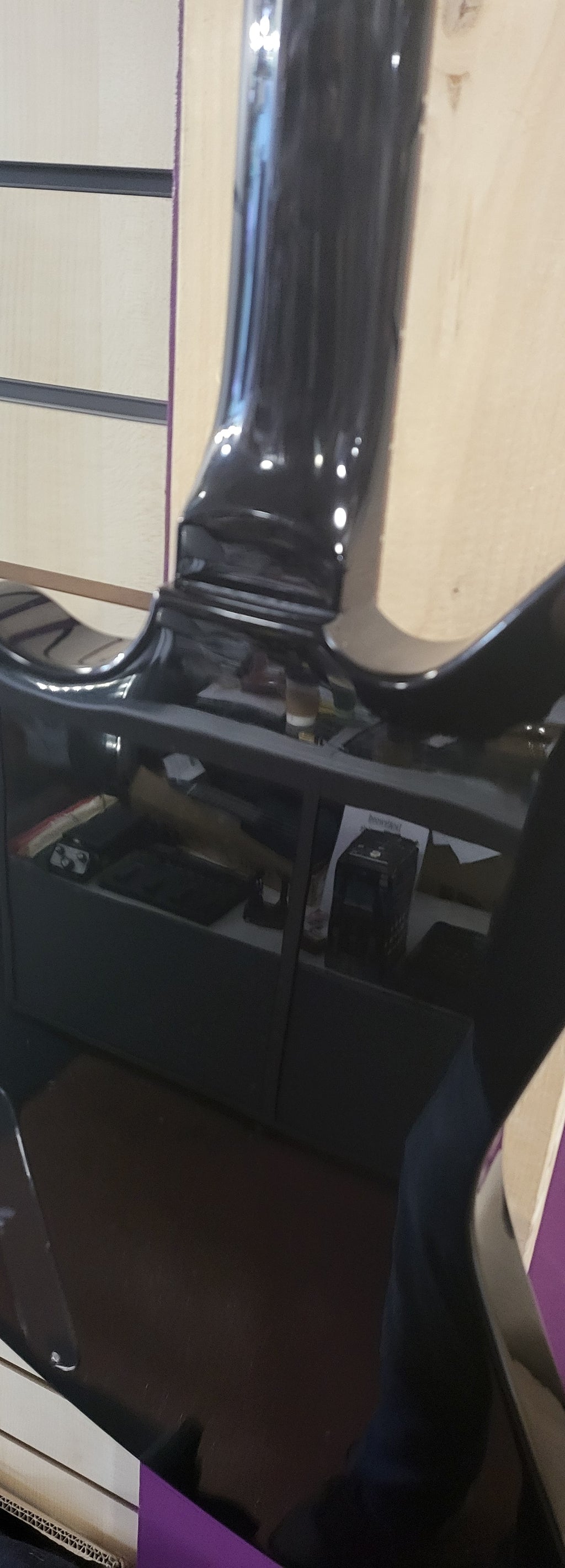 Pre loved Fret King FKV75 Black