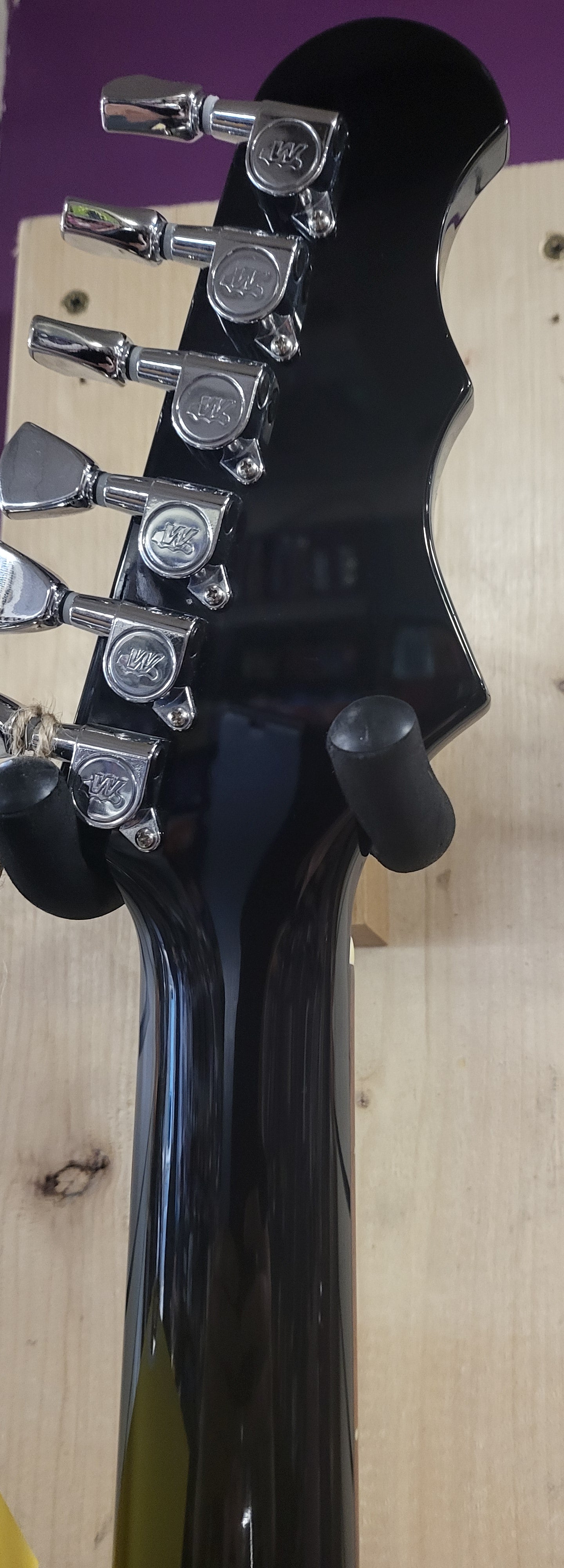 Pre loved Fret King FKV75 Black