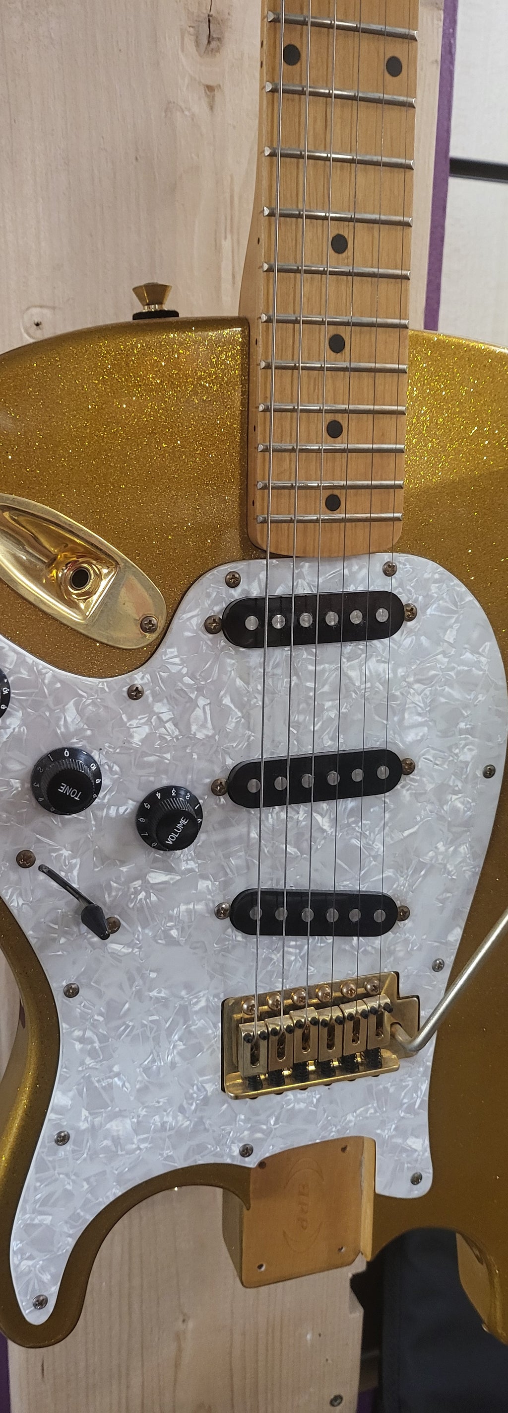 Dewy Decibel Pre Loved