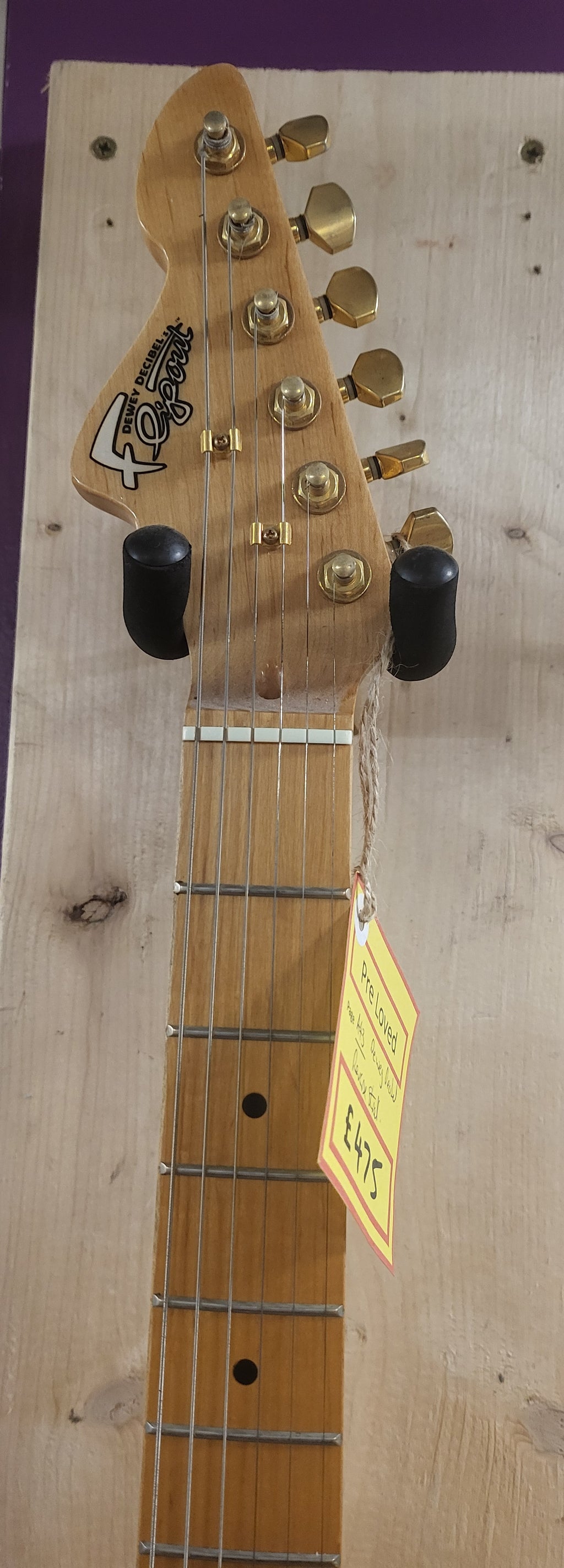 Dewy Decibel Pre Loved