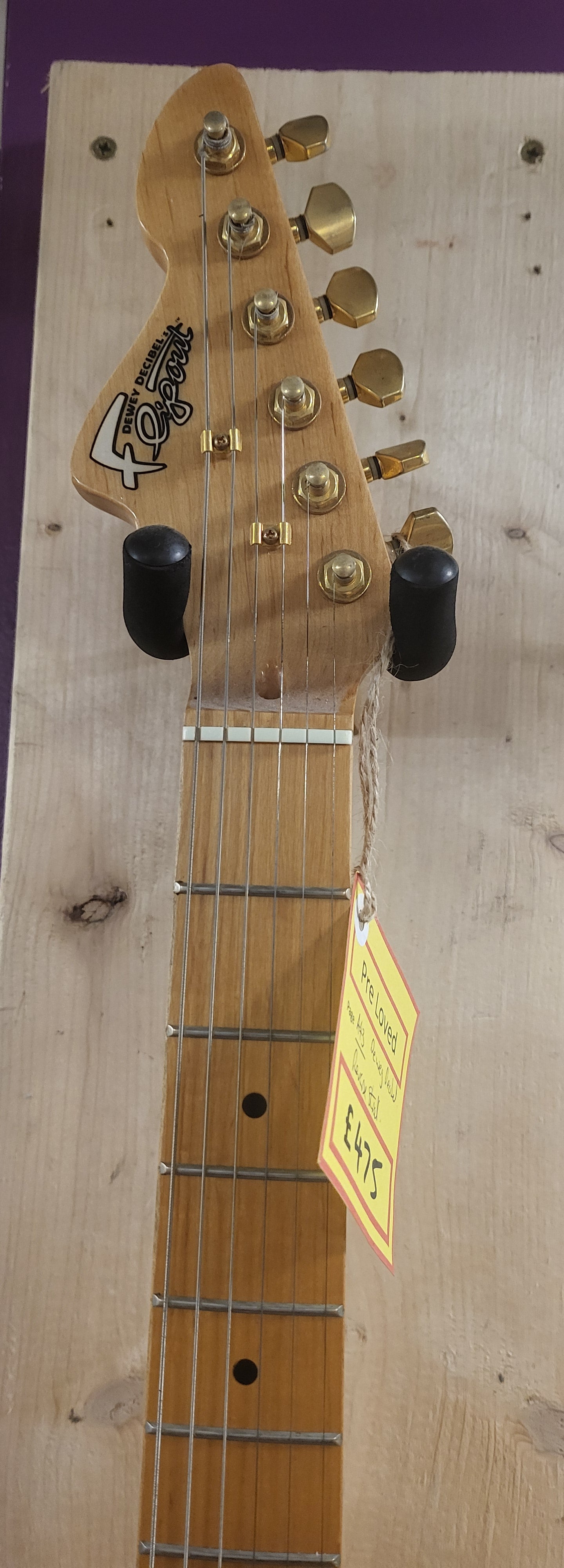 Dewy Decibel Pre Loved