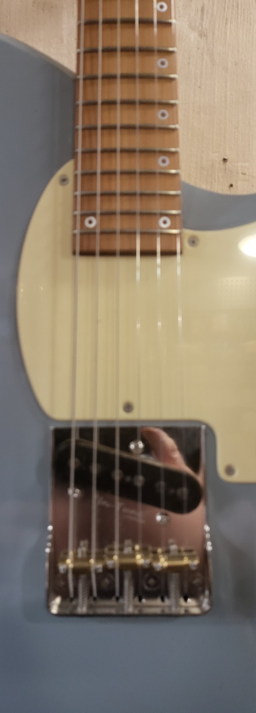 4th Avenue Guitar Black Swan