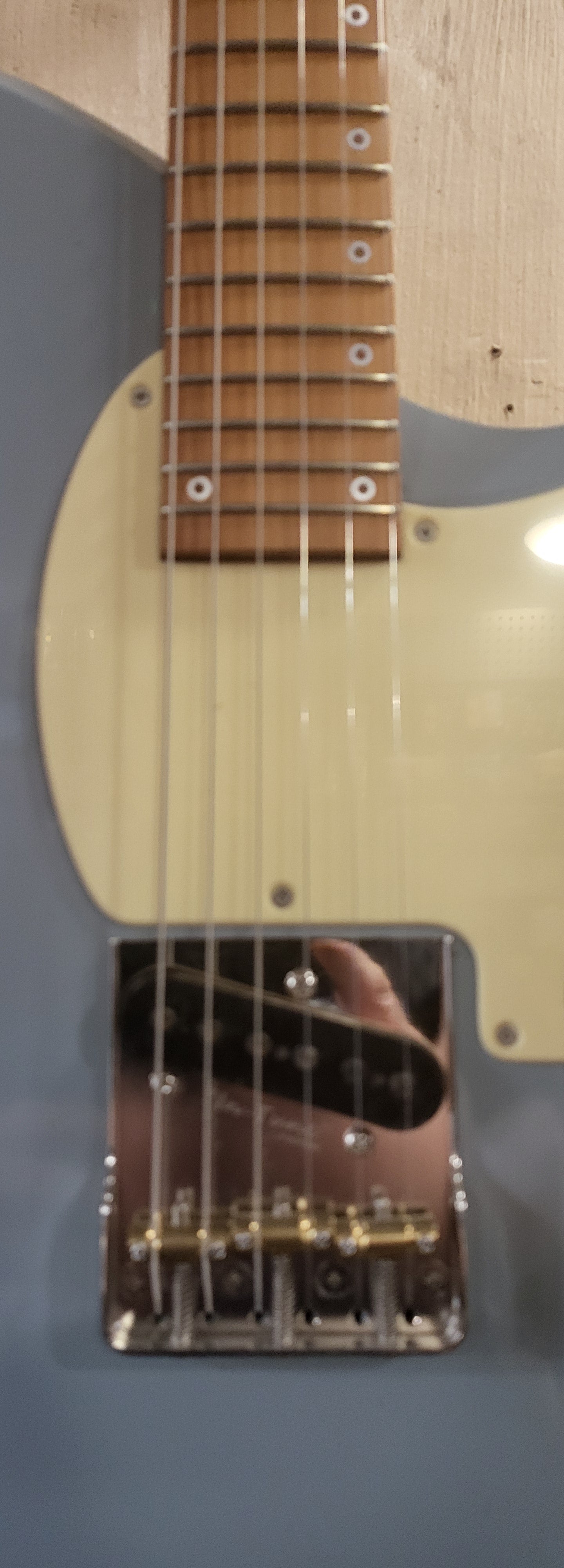 4th Avenue Guitar Black Swan