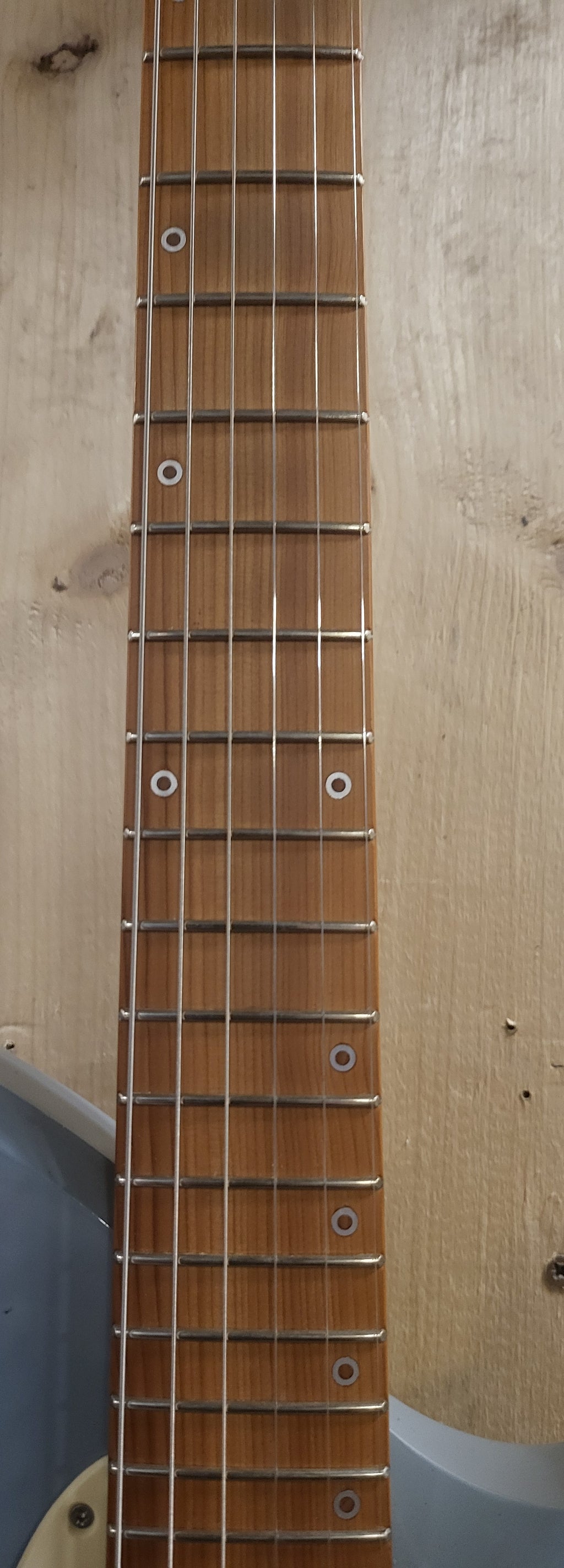 4th Avenue Guitar Black Swan