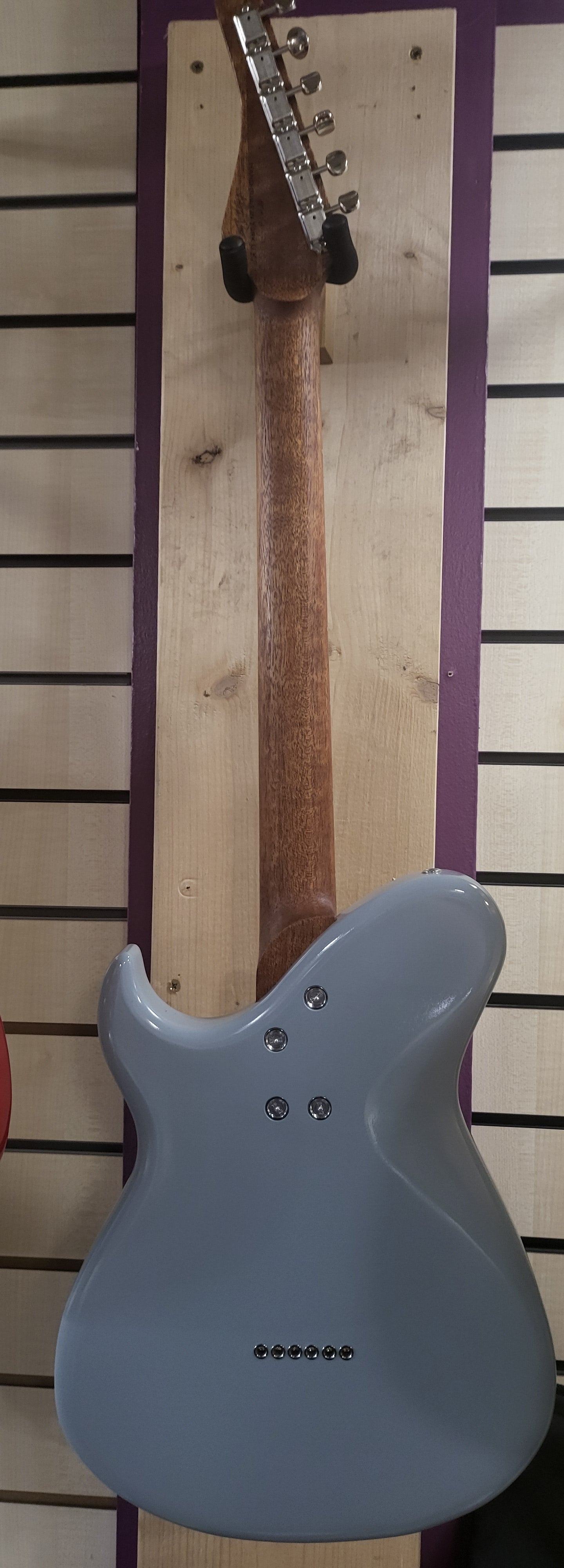 4th Avenue Guitar Black Swan