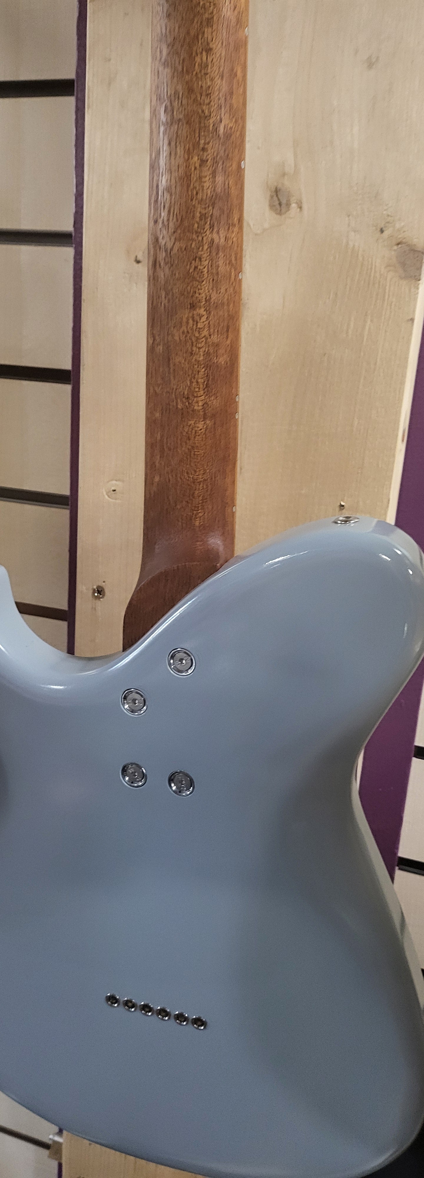 4th Avenue Guitar Black Swan