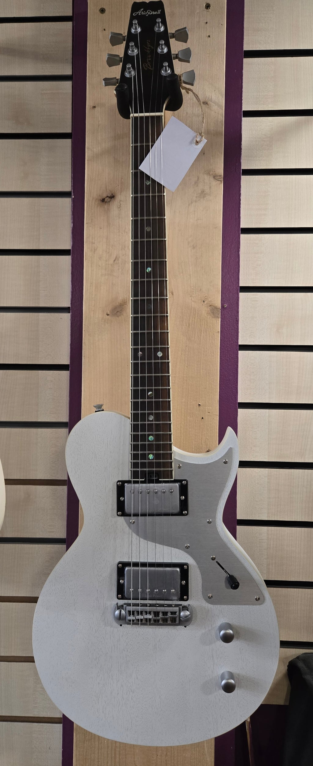 Aria Pro ii 718 MK2 OPWH Brooklyn