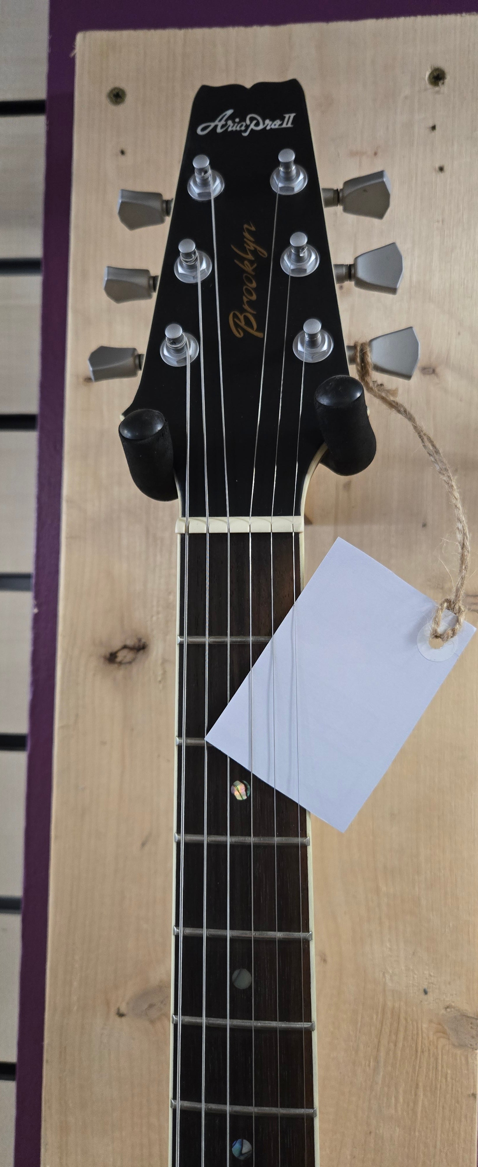 Aria Pro ii 718 MK2 OPWH Brooklyn