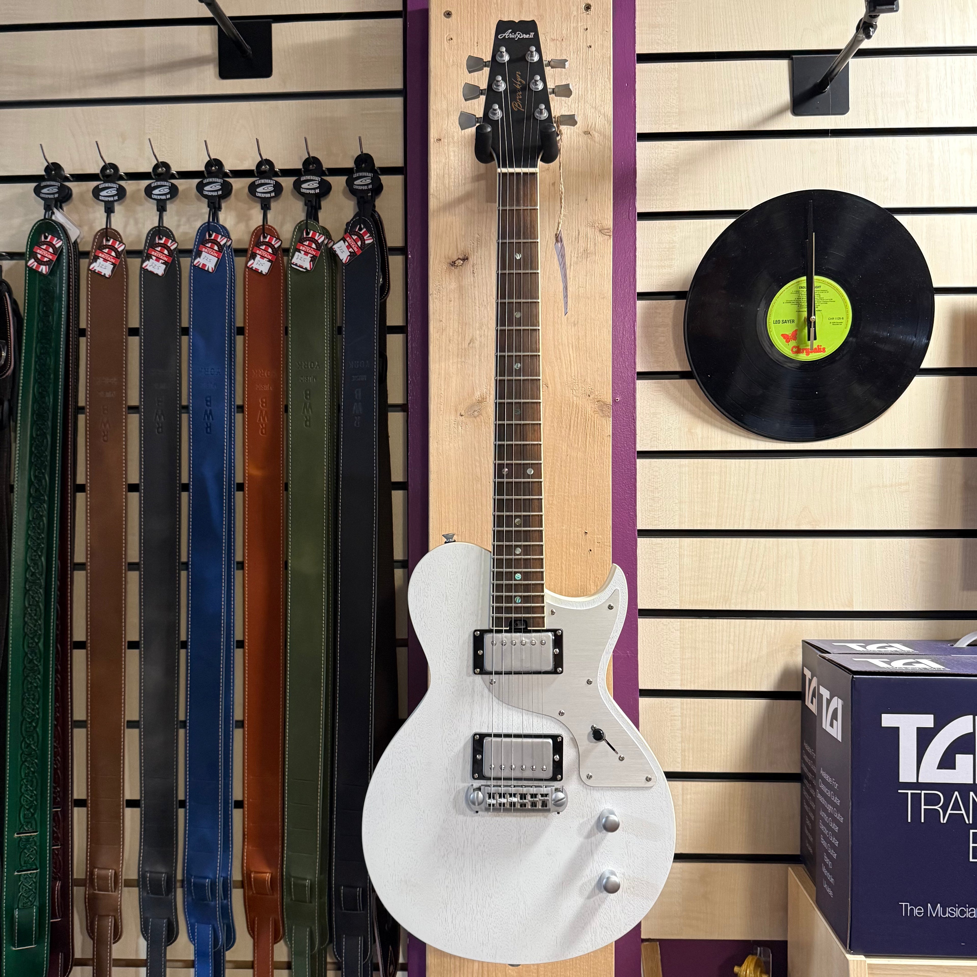 Aria Pro ii 718 MK2 OPWH Brooklyn