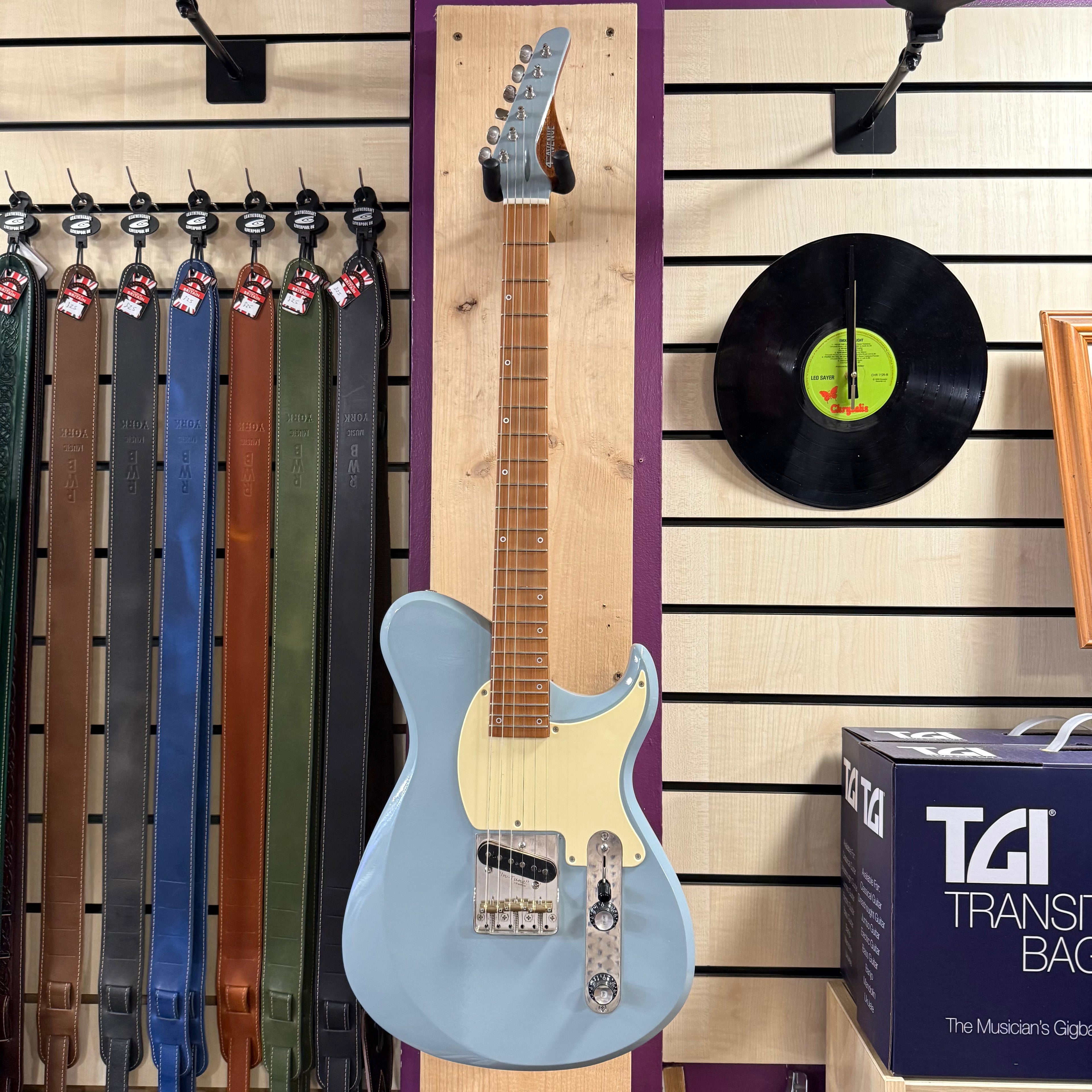 4th Avenue Guitar Black Swan