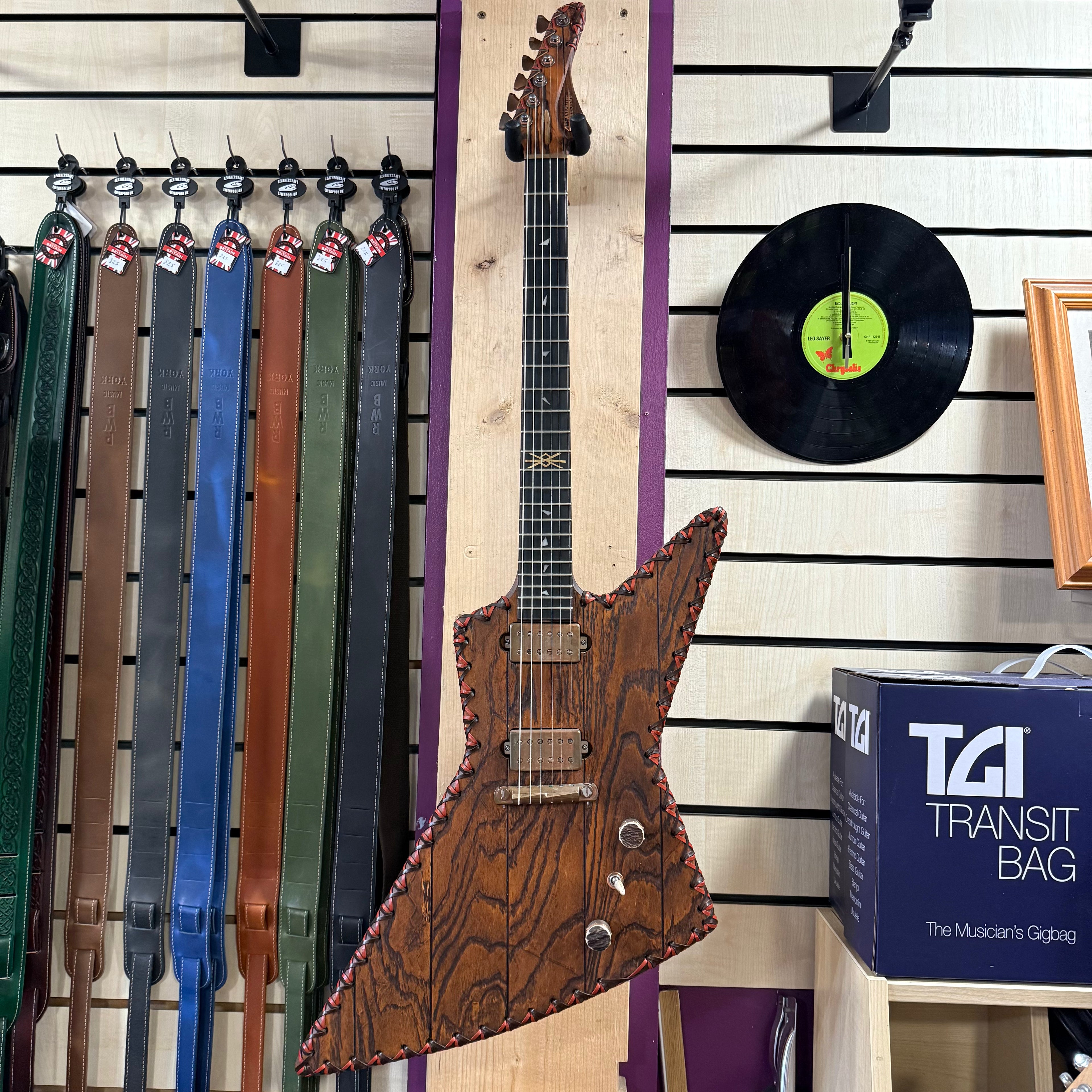 4th Avenue Guitars Svalinn.