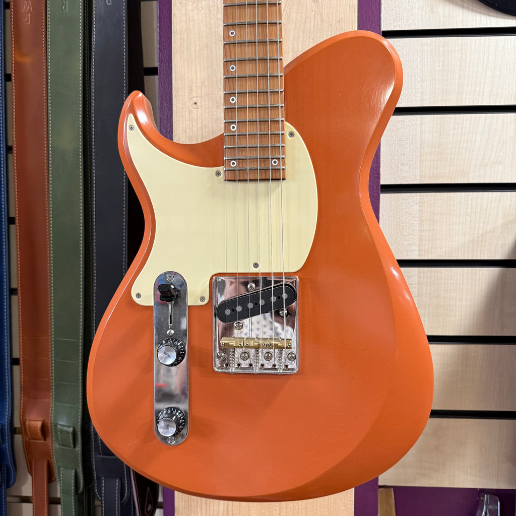 4th Avenue Guitar.  Lefty!