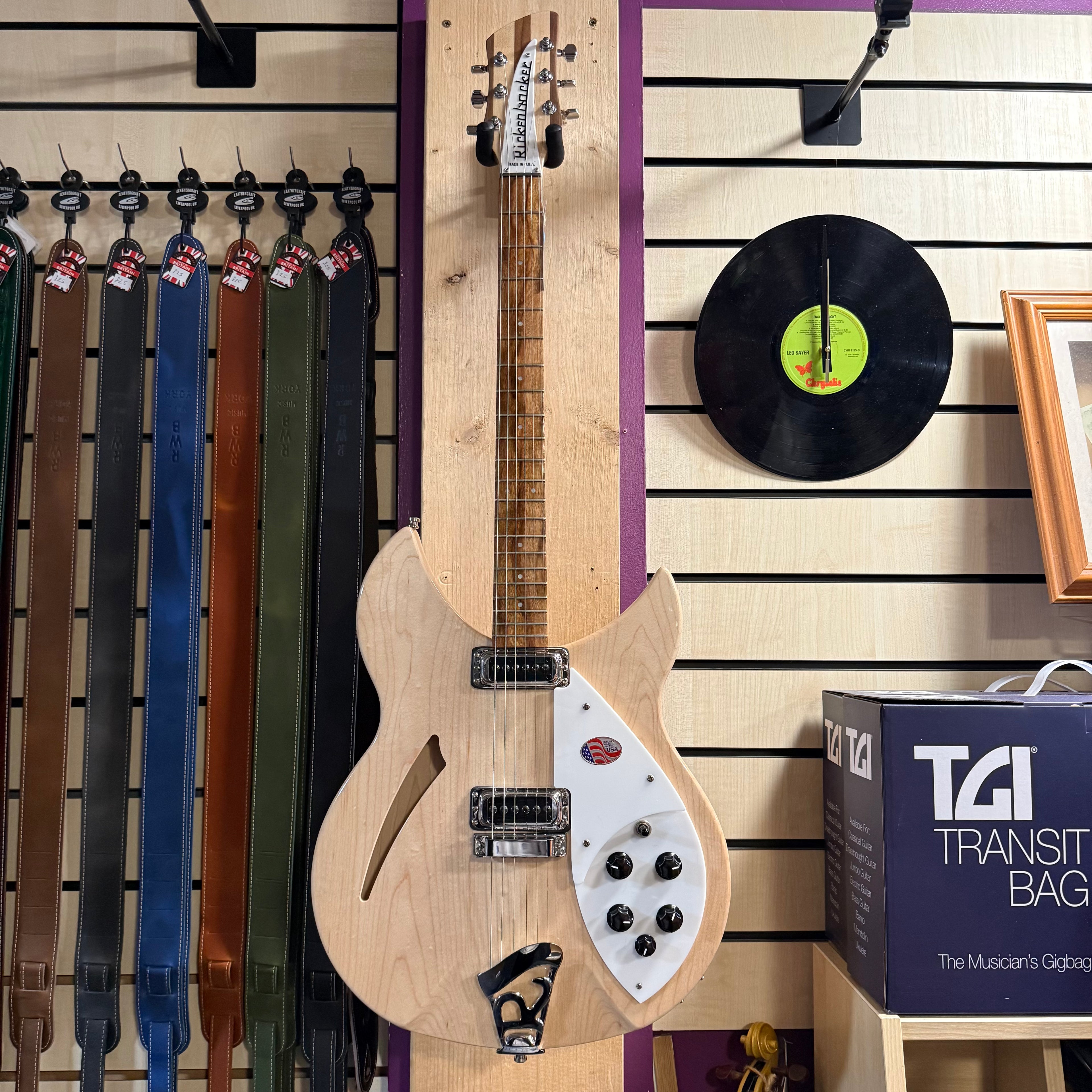 Rickenbacker 330 Mapleglo (B Stock) 2025