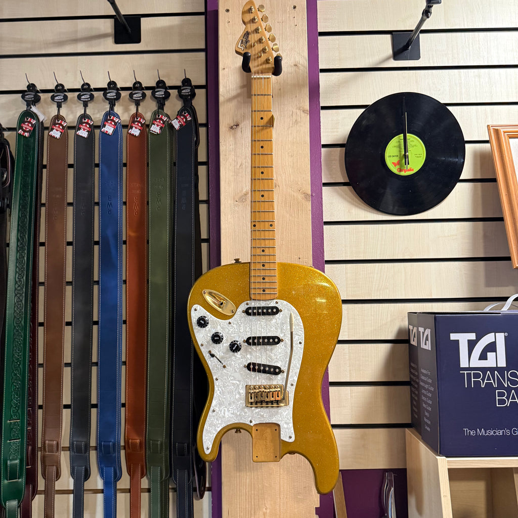 Dewy Decibel Pre Loved