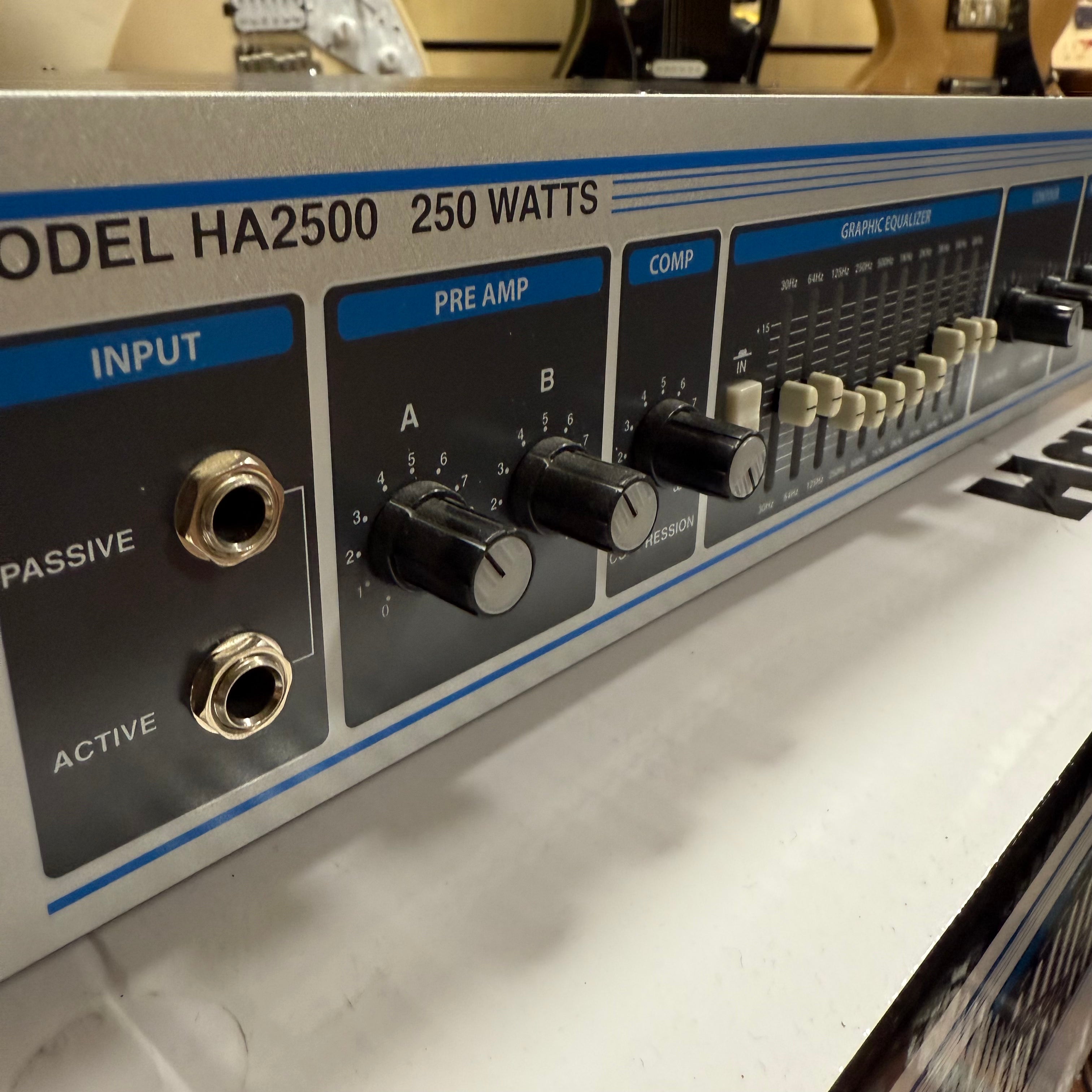 Hartke Bass amp head HA2500 Pre-Loved