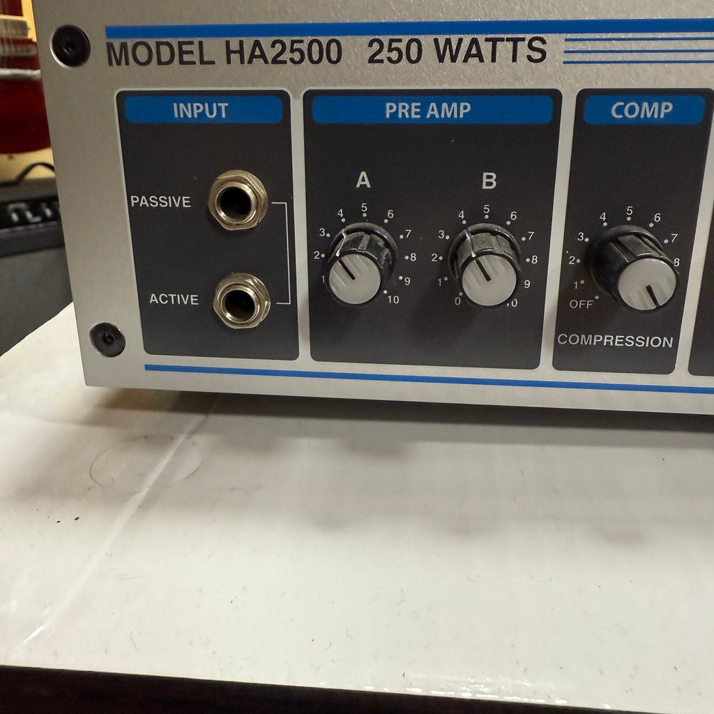Hartke Bass amp head HA2500 Pre-Loved