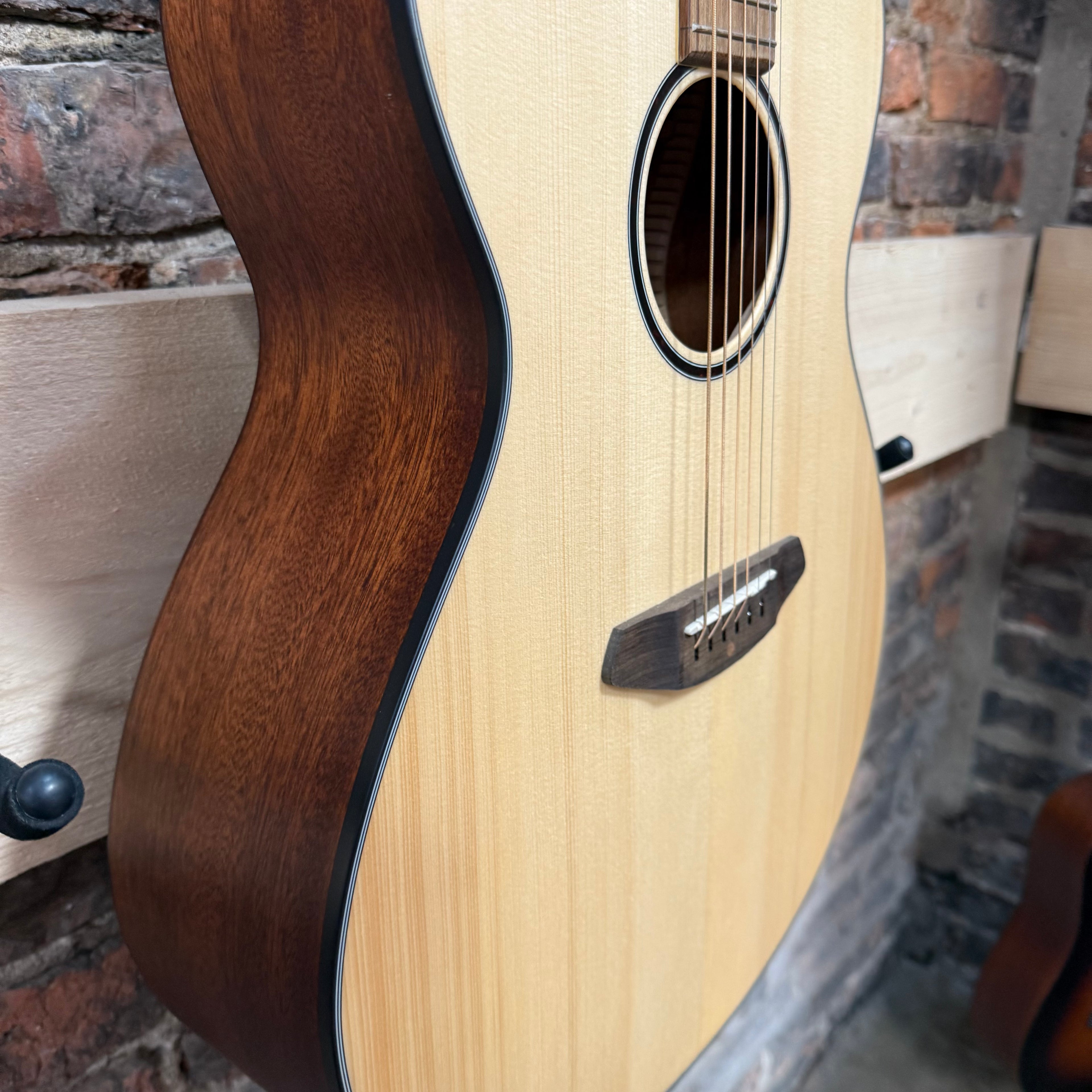 Breedlove Discovery S Concerto SIT/MAH
