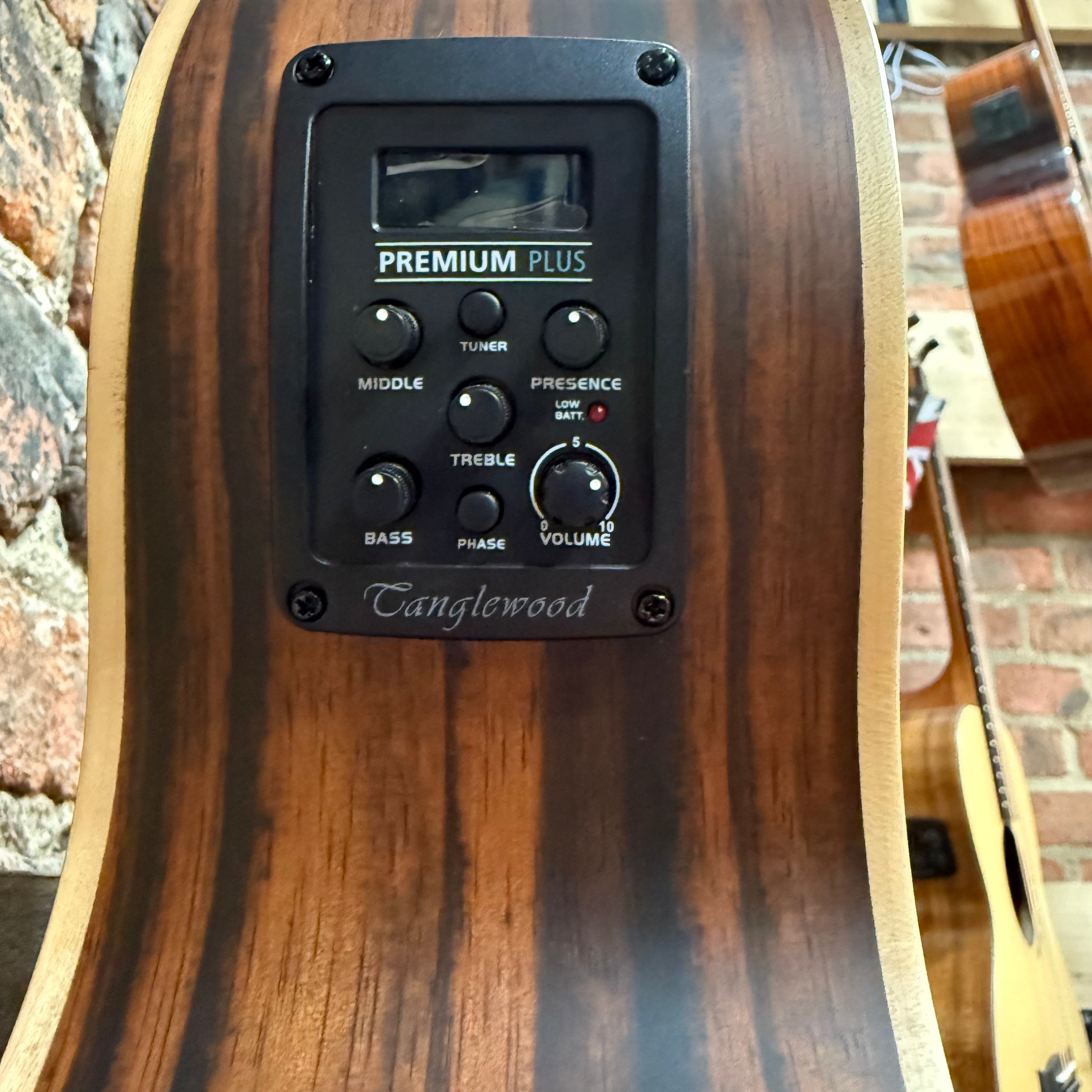 Tanglewood TRU4 CE AE