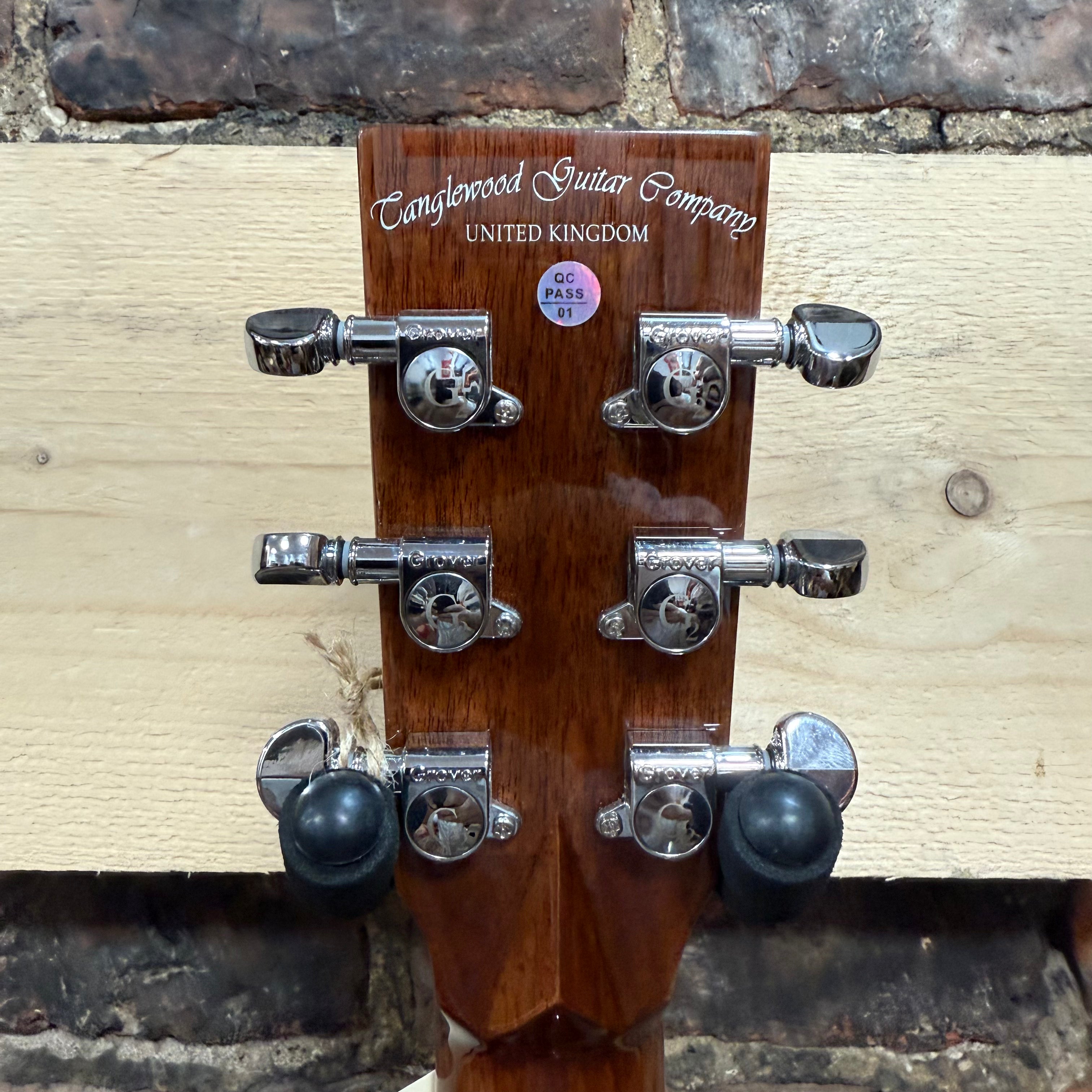 Tanglewood TW4 CE SB