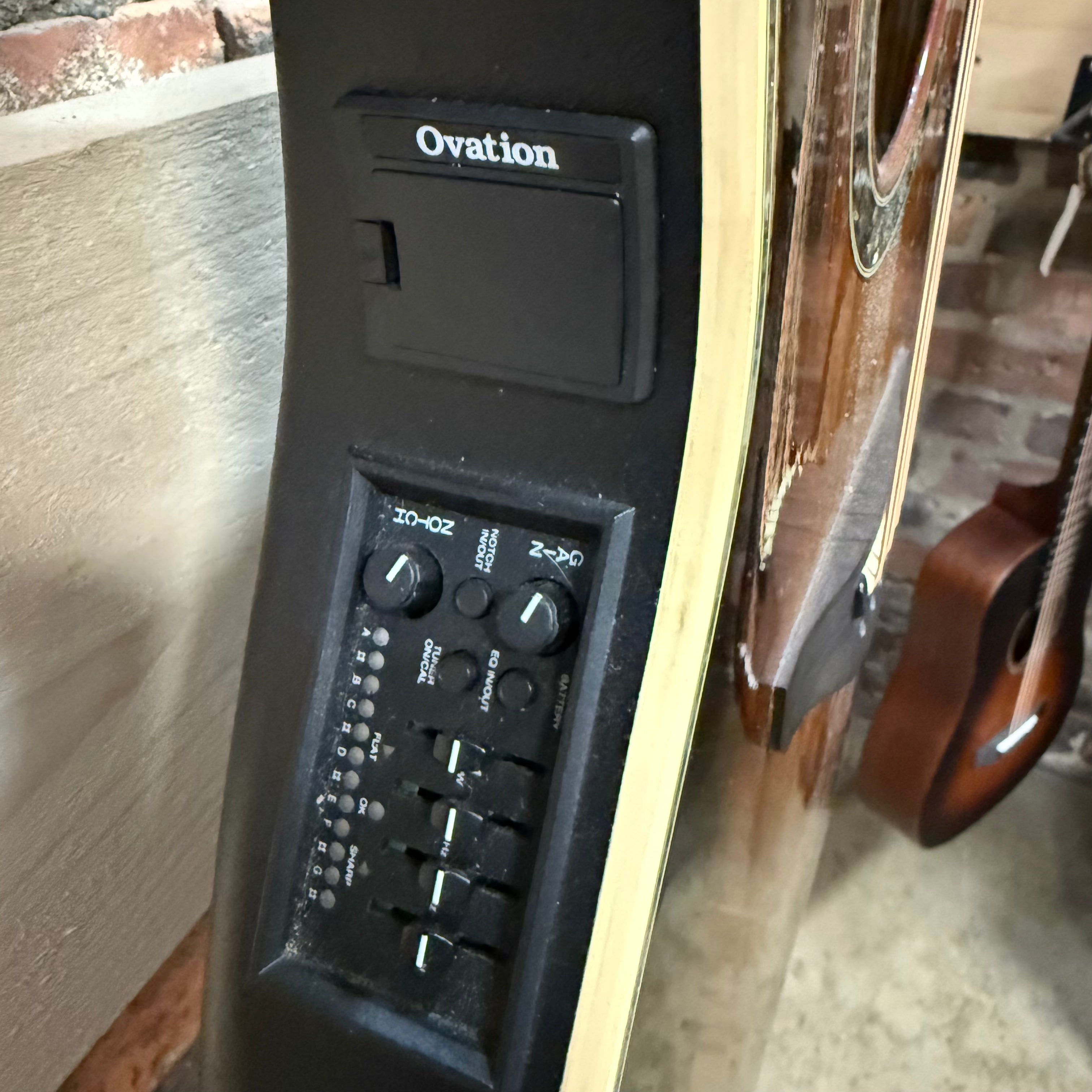 Ovation Custom Legend 1869 Pre-Loved