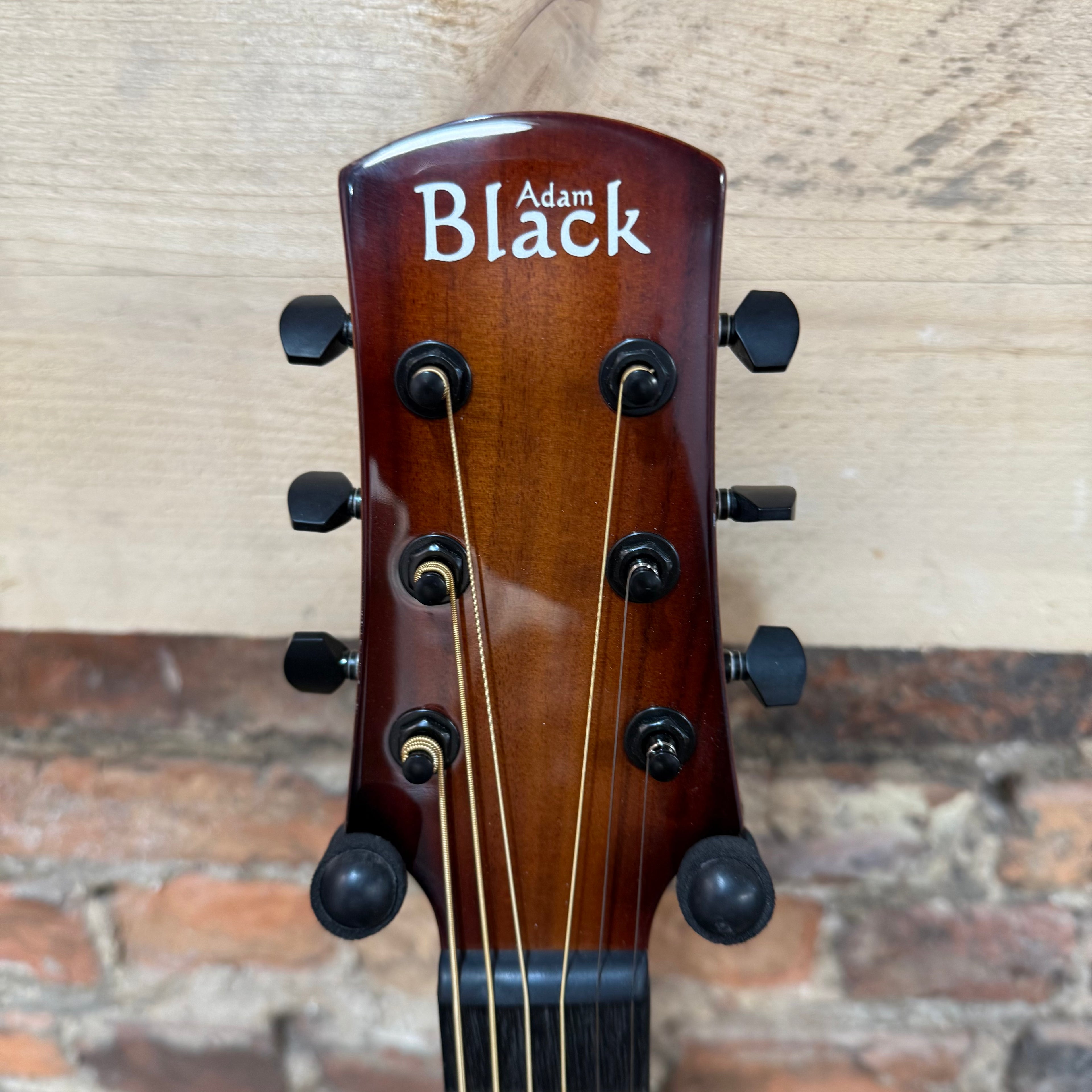 Adam Black O-2 E Koa Travel Guitar plus Bag