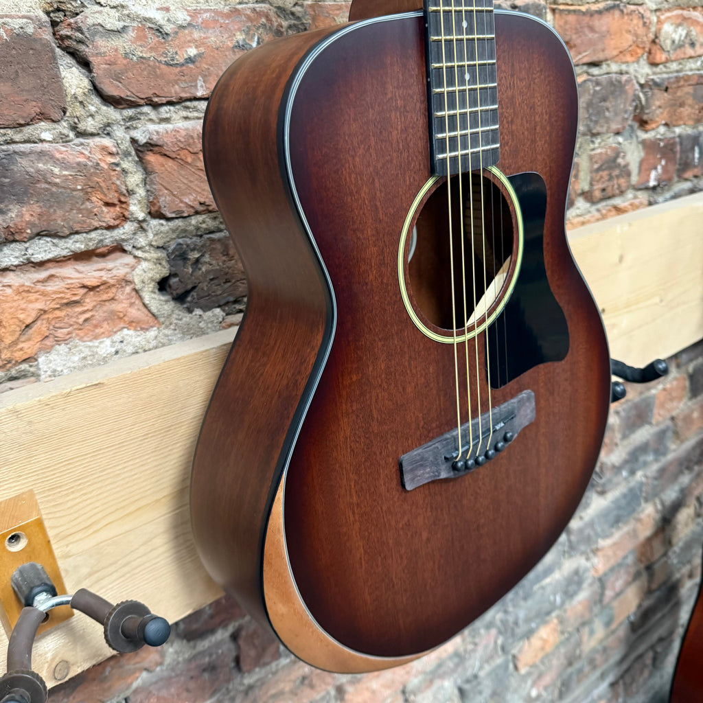 Adam Black O-2 Travel Guitar plus bag