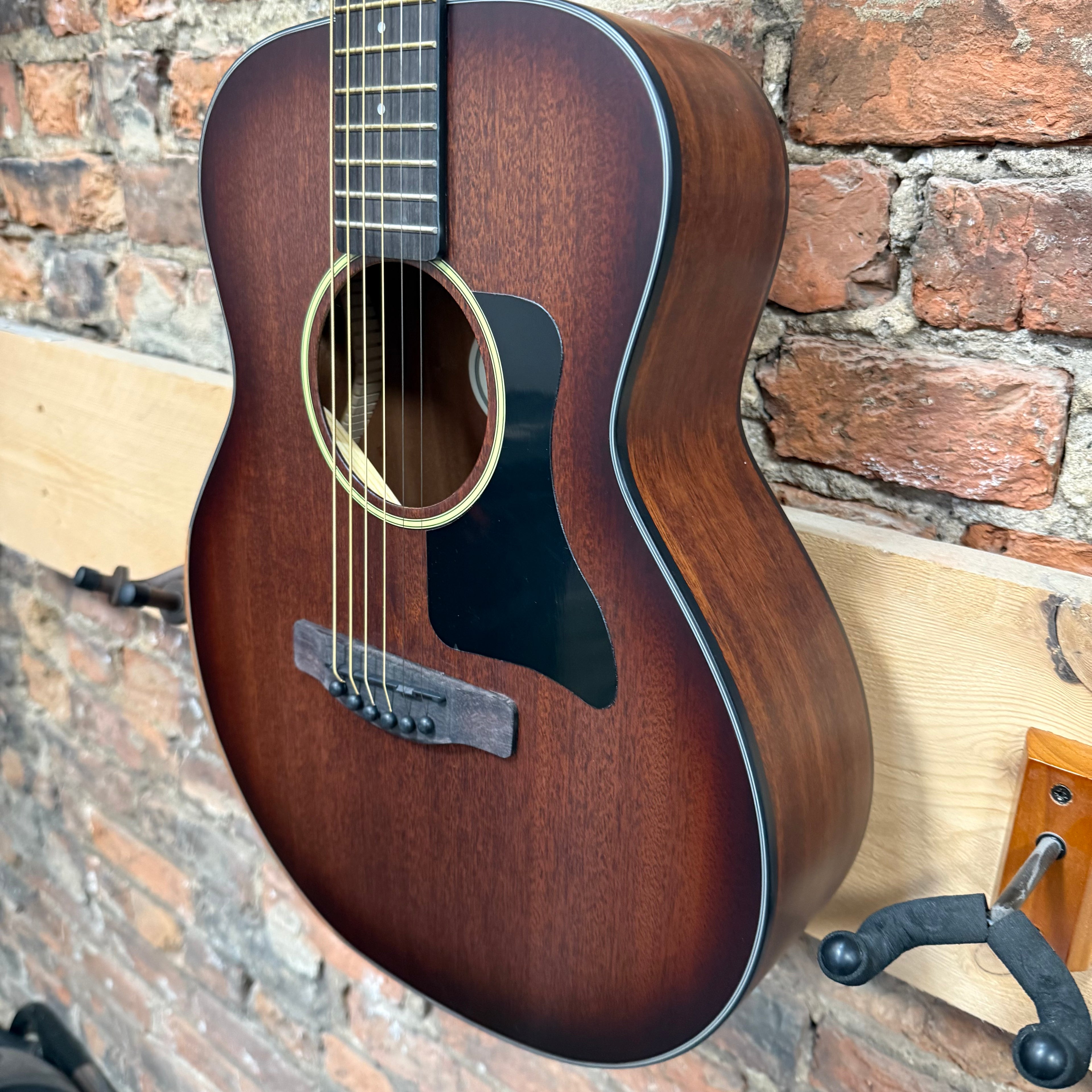 Adam Black O-2 Travel Guitar plus bag