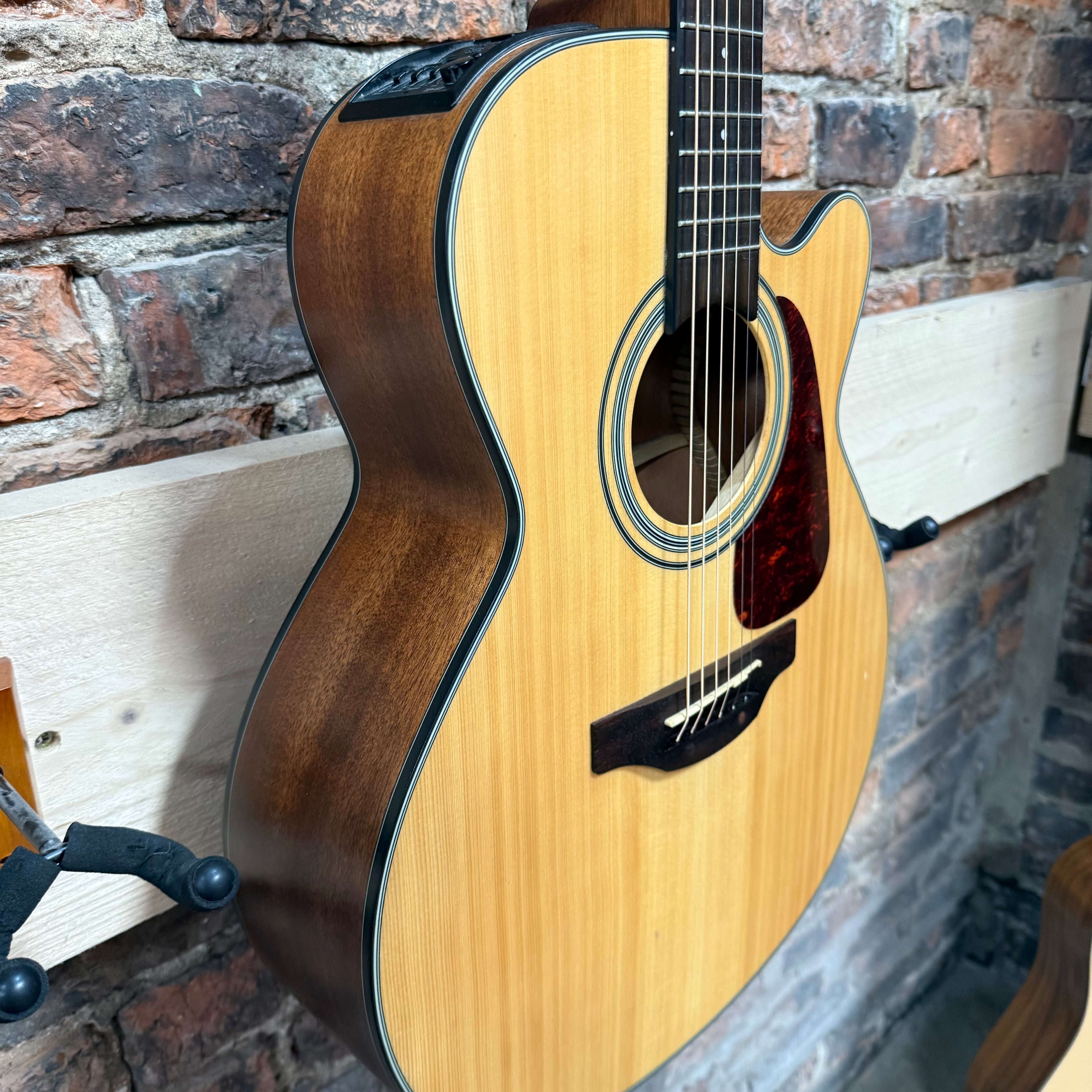 Takamine GN10CE-NS Pre-Loved