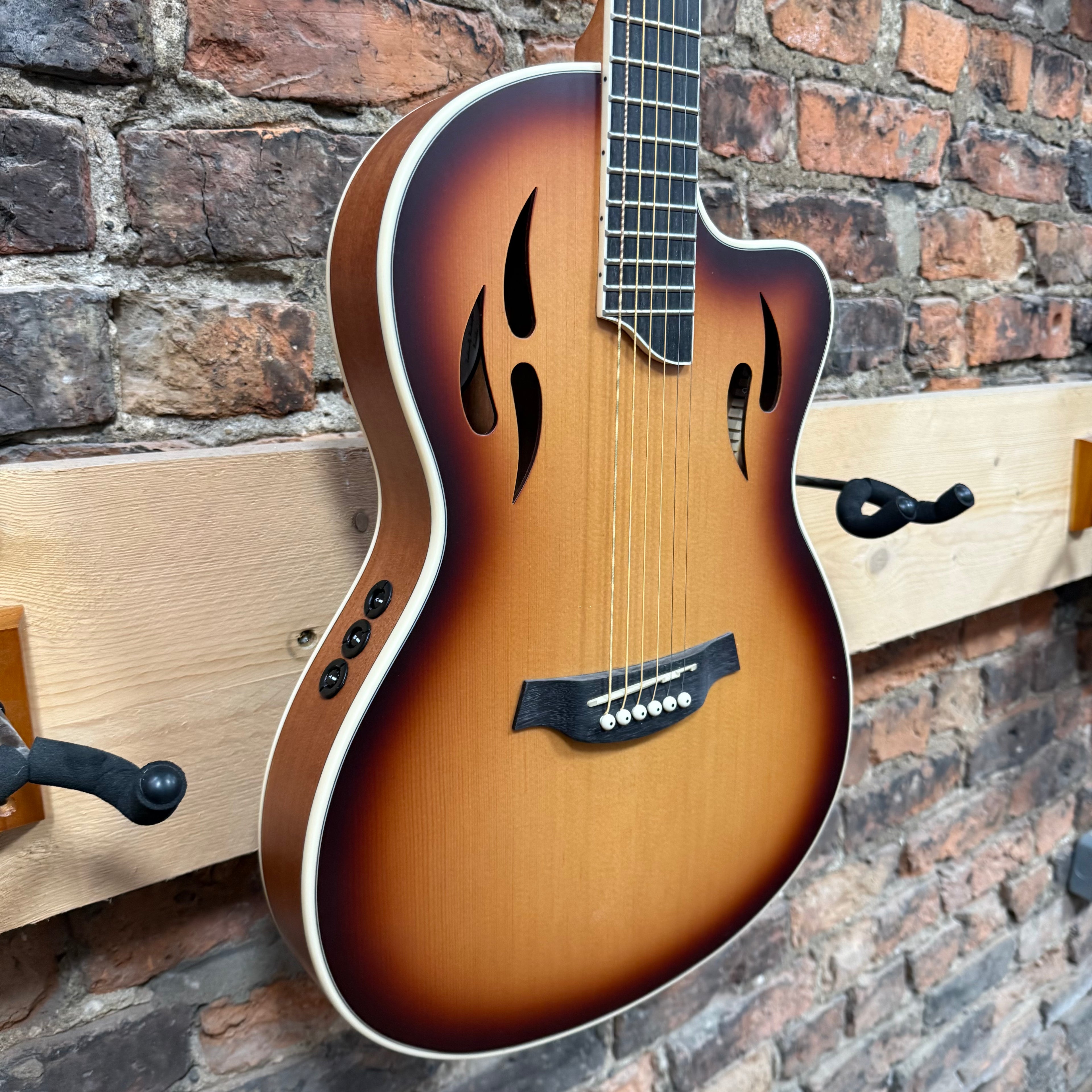 Tanglewood Hybrid Union Series Thinline TU3TLCESB