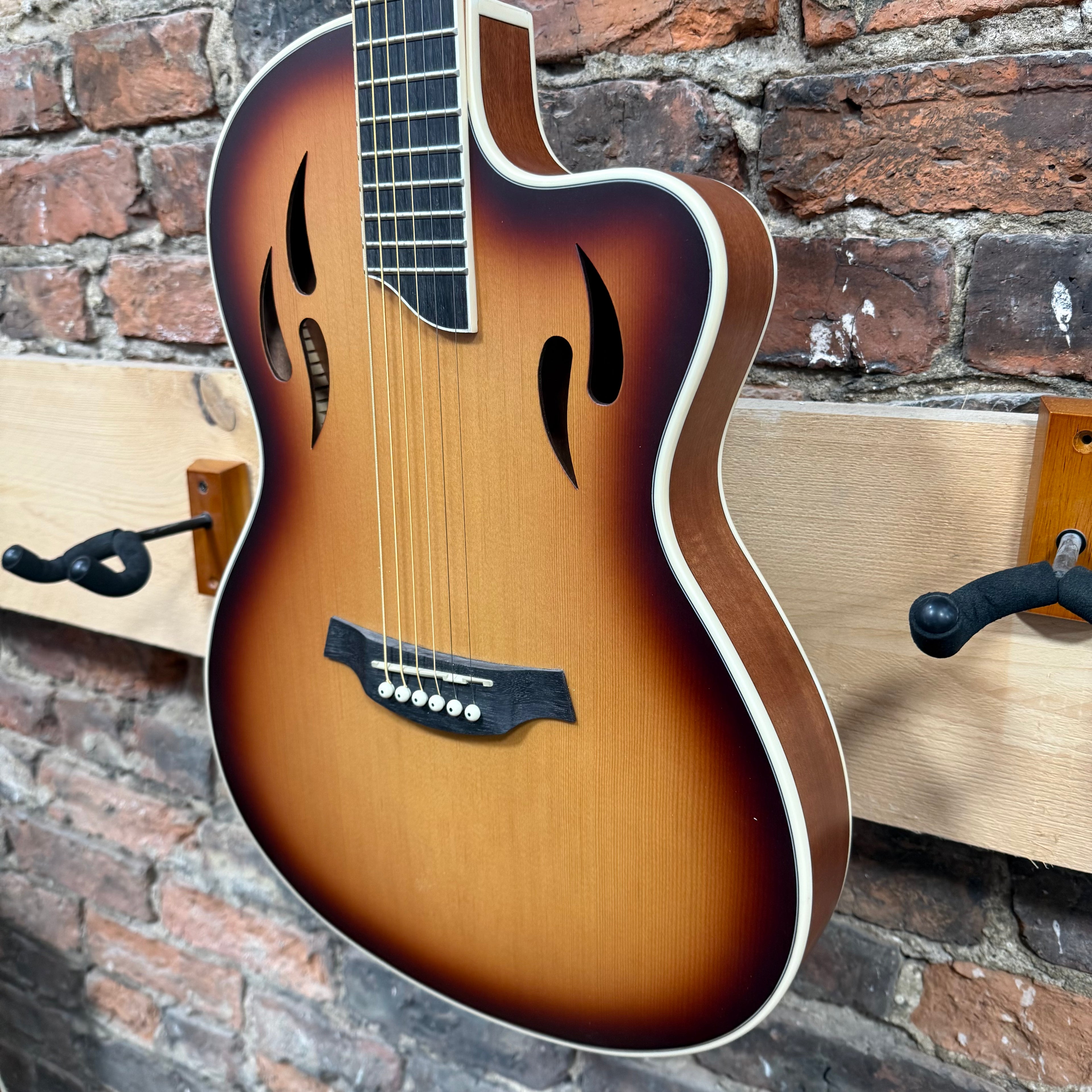 Tanglewood Hybrid Union Series Thinline TU3TLCESB