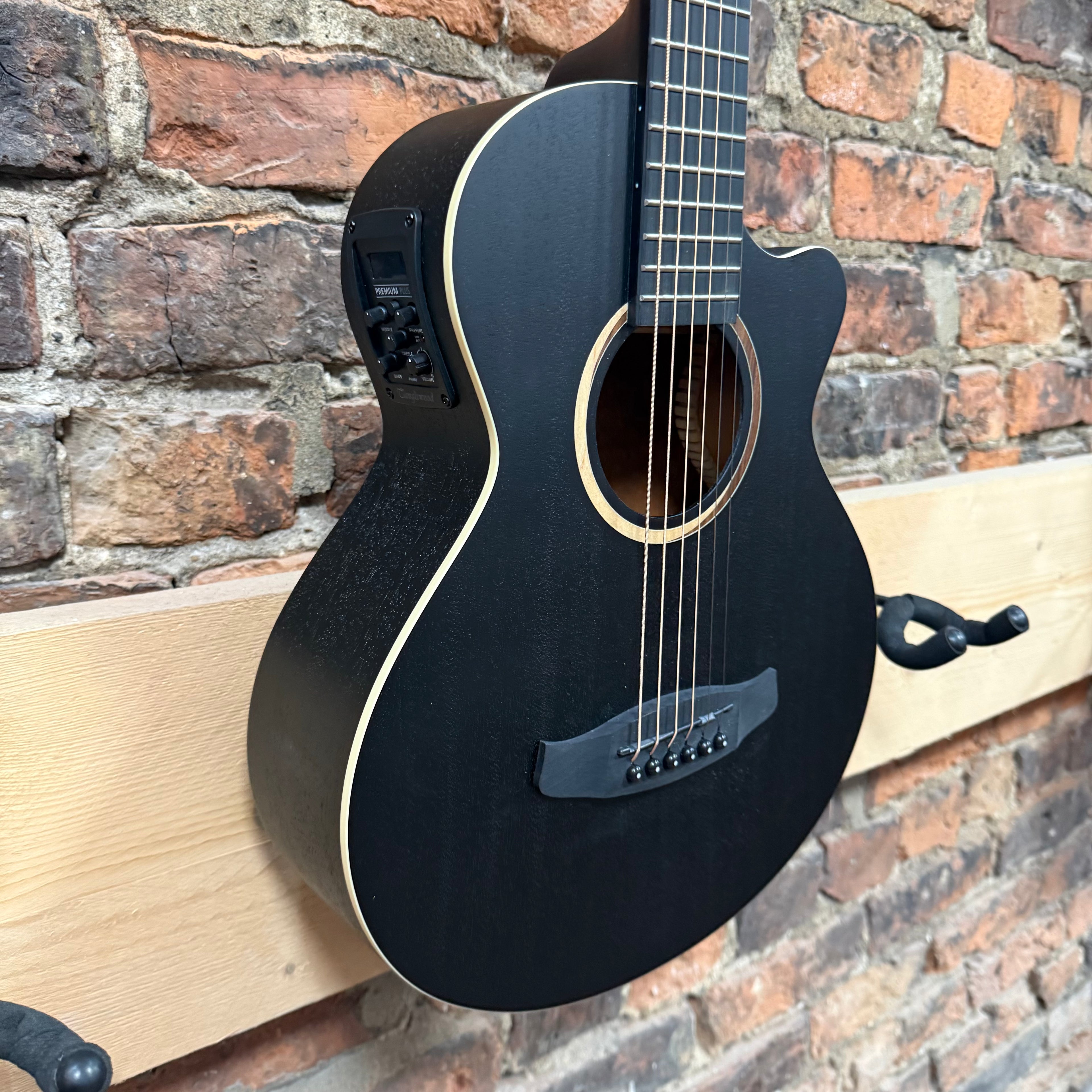 Tanglewood Blackbird Travel Guitar TB2CE