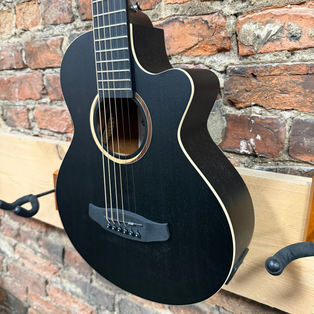 Tanglewood Blackbird Travel Guitar TB2CE