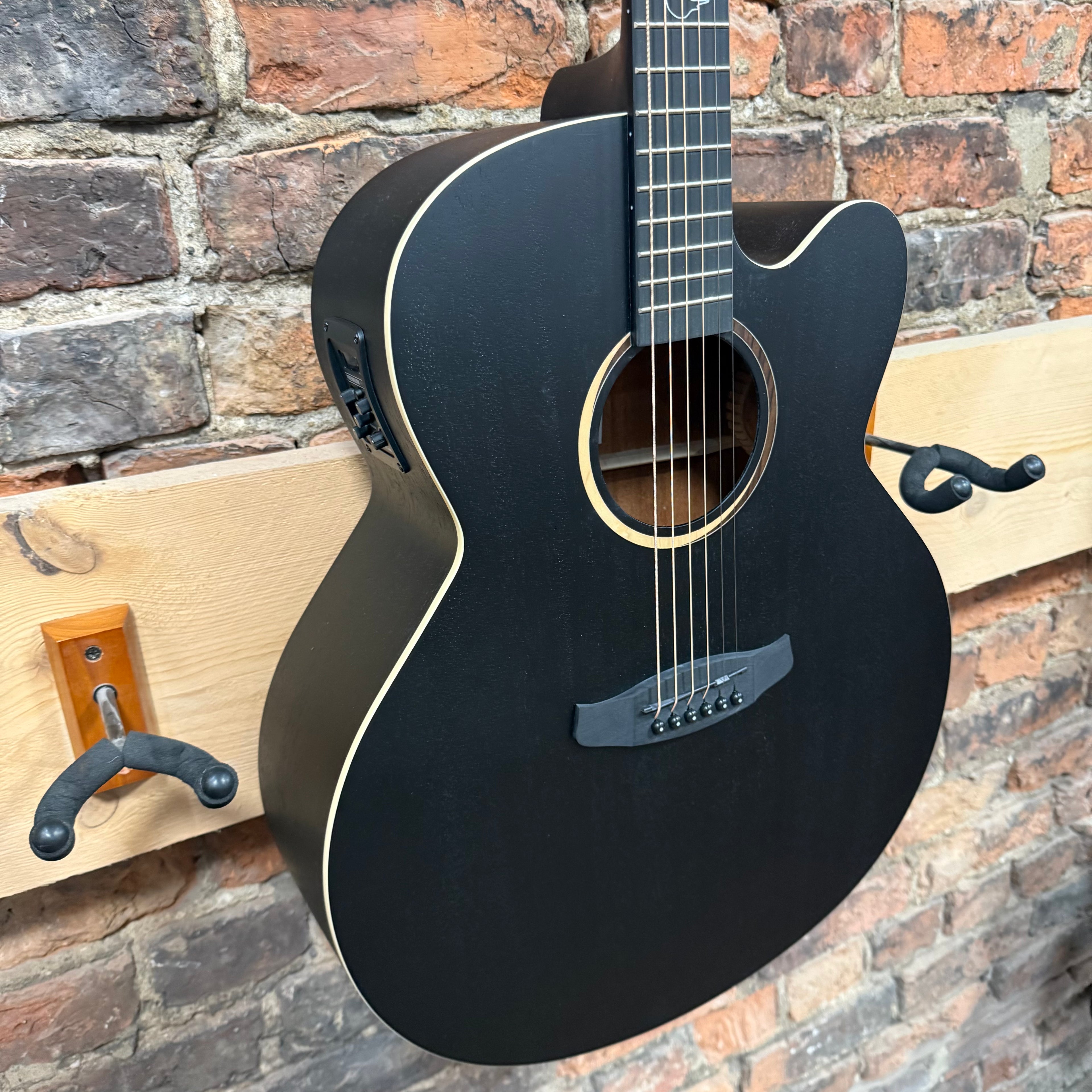 Tanglewood Blackbird Super Jumbo TB7CE