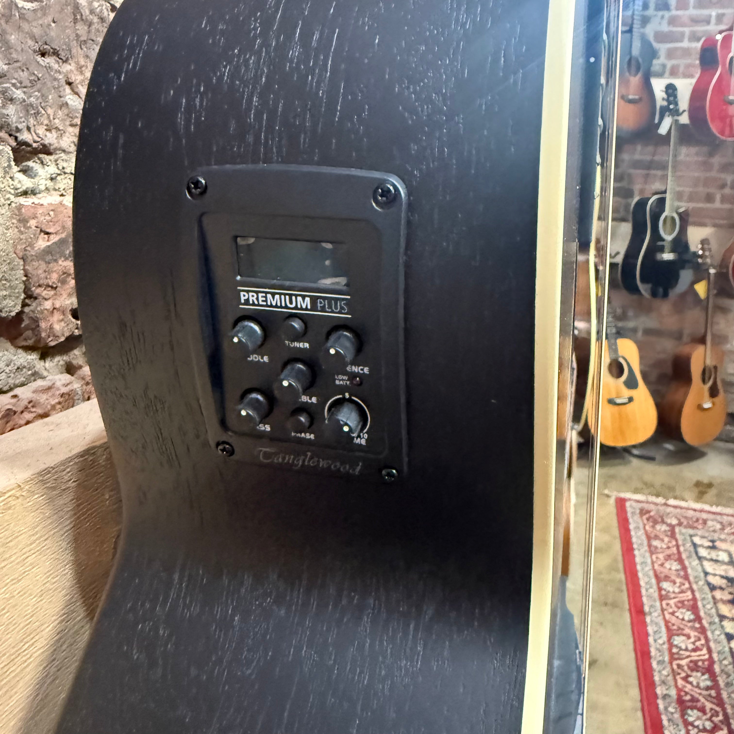 Tanglewood Blackbird Super Jumbo TB7CE