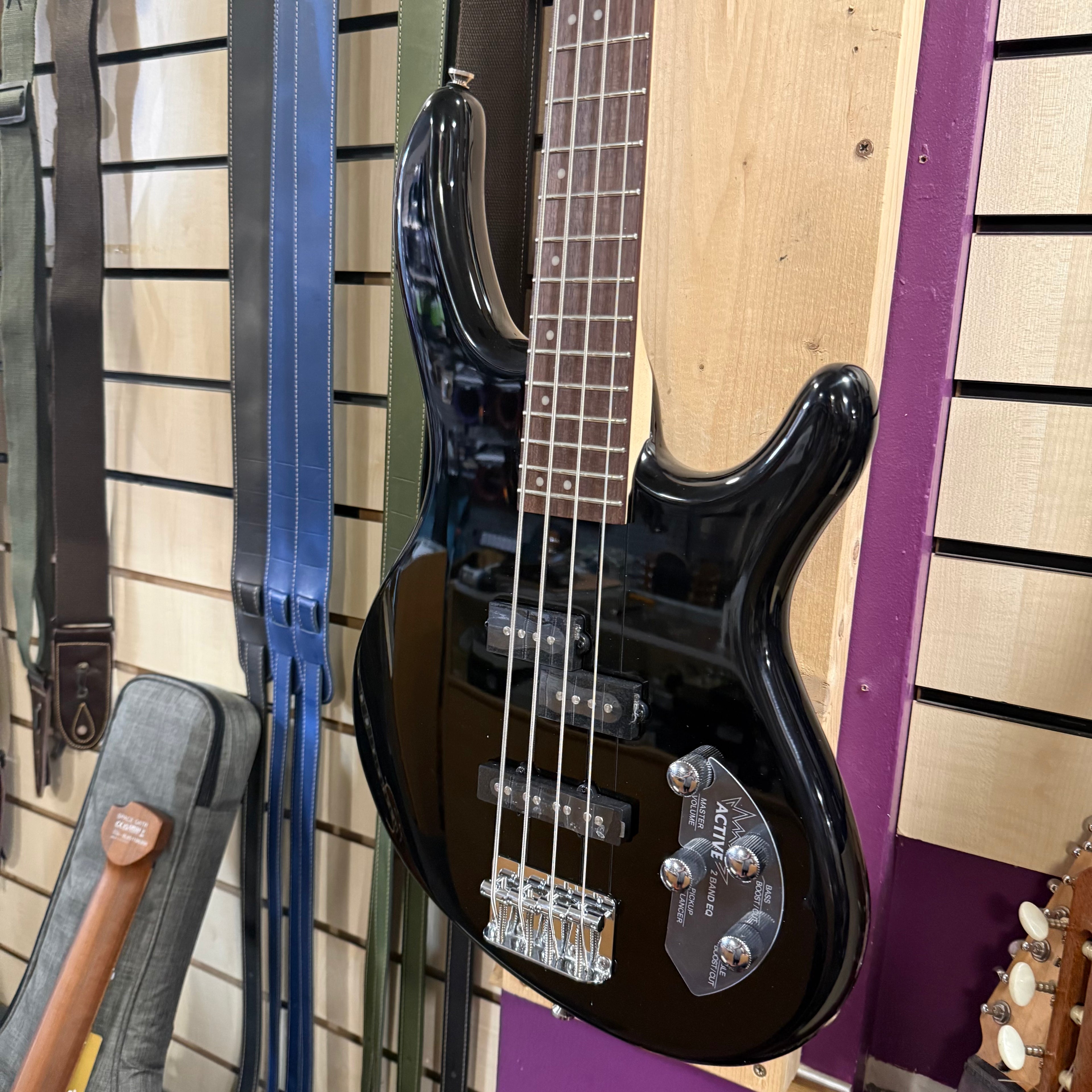 Cort Action Bass Plus BK